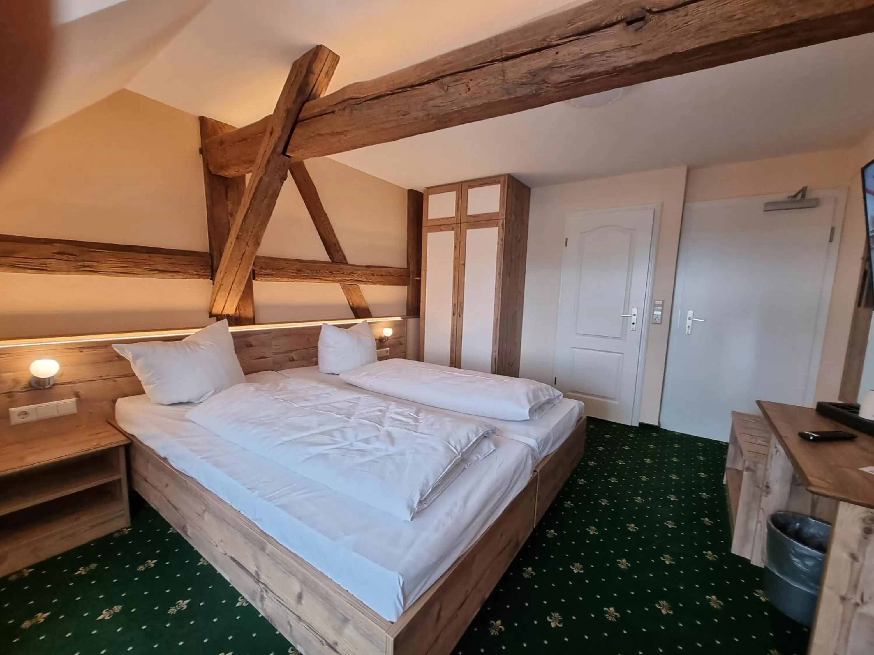 Bed in Hotel Zum Goldenen Löwen