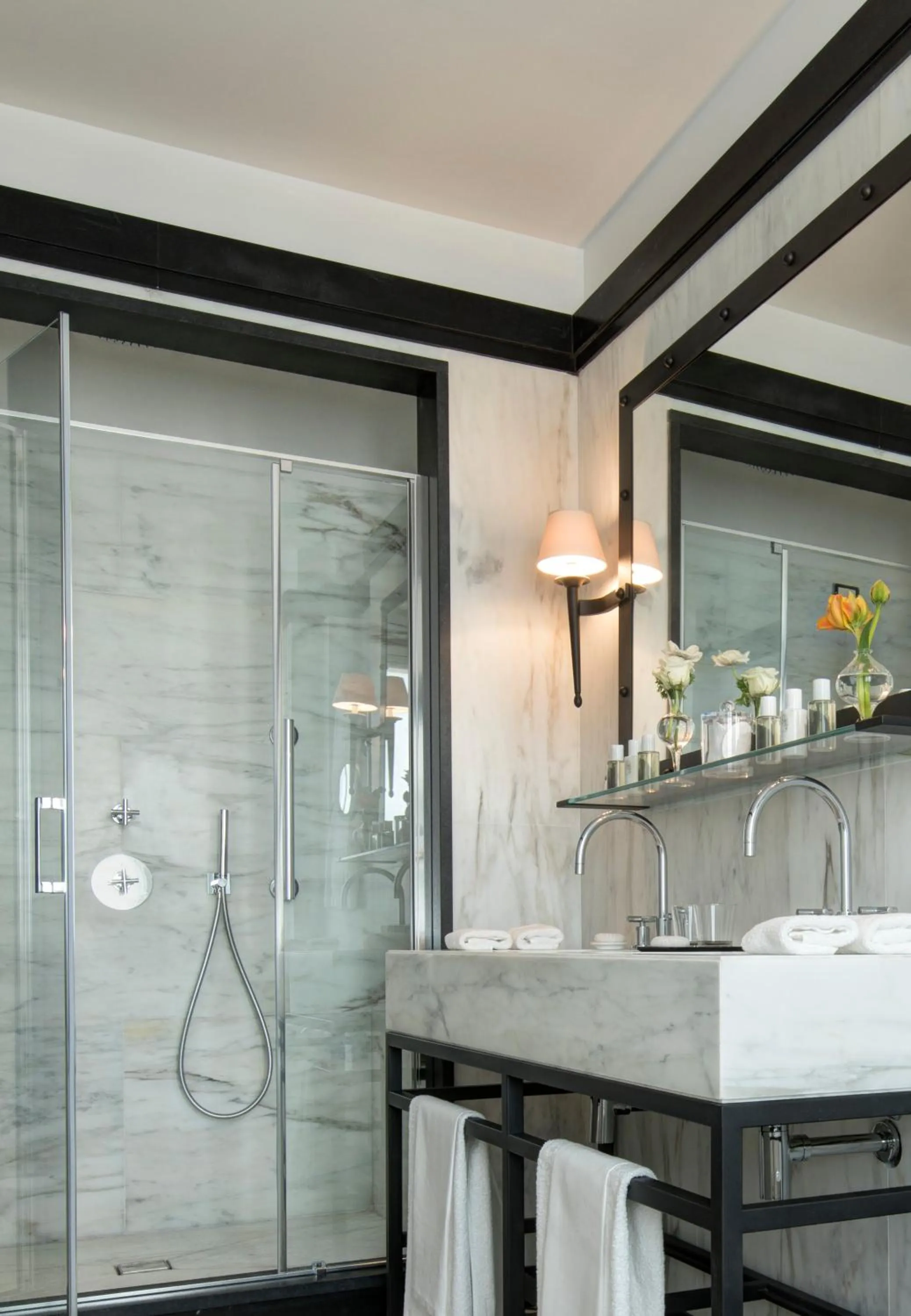 Shower in Rocco Forte Hotel De La Ville