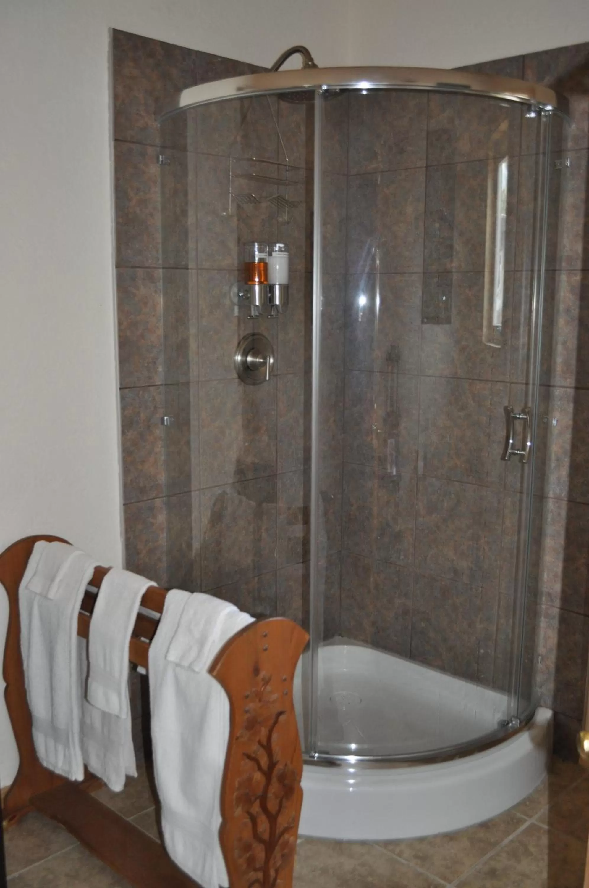 Bathroom in Elkwood Manor Bed & Breakfast