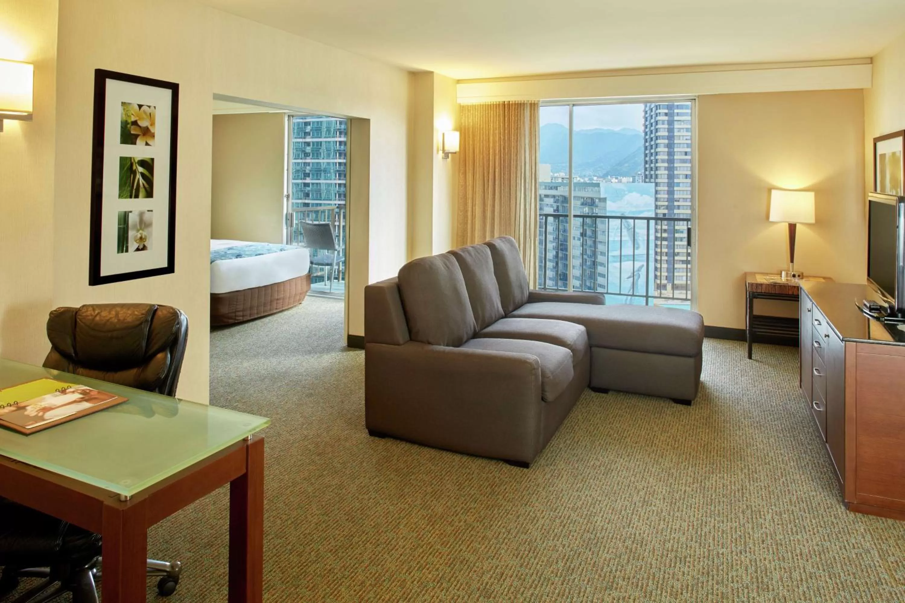Bedroom in DoubleTree by Hilton Alana - Waikiki Beach