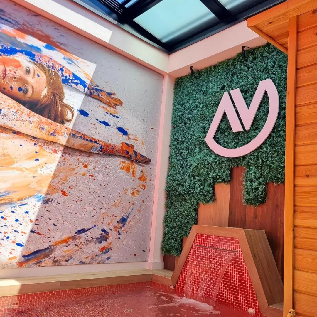 Property logo or sign in Hotel Avenue