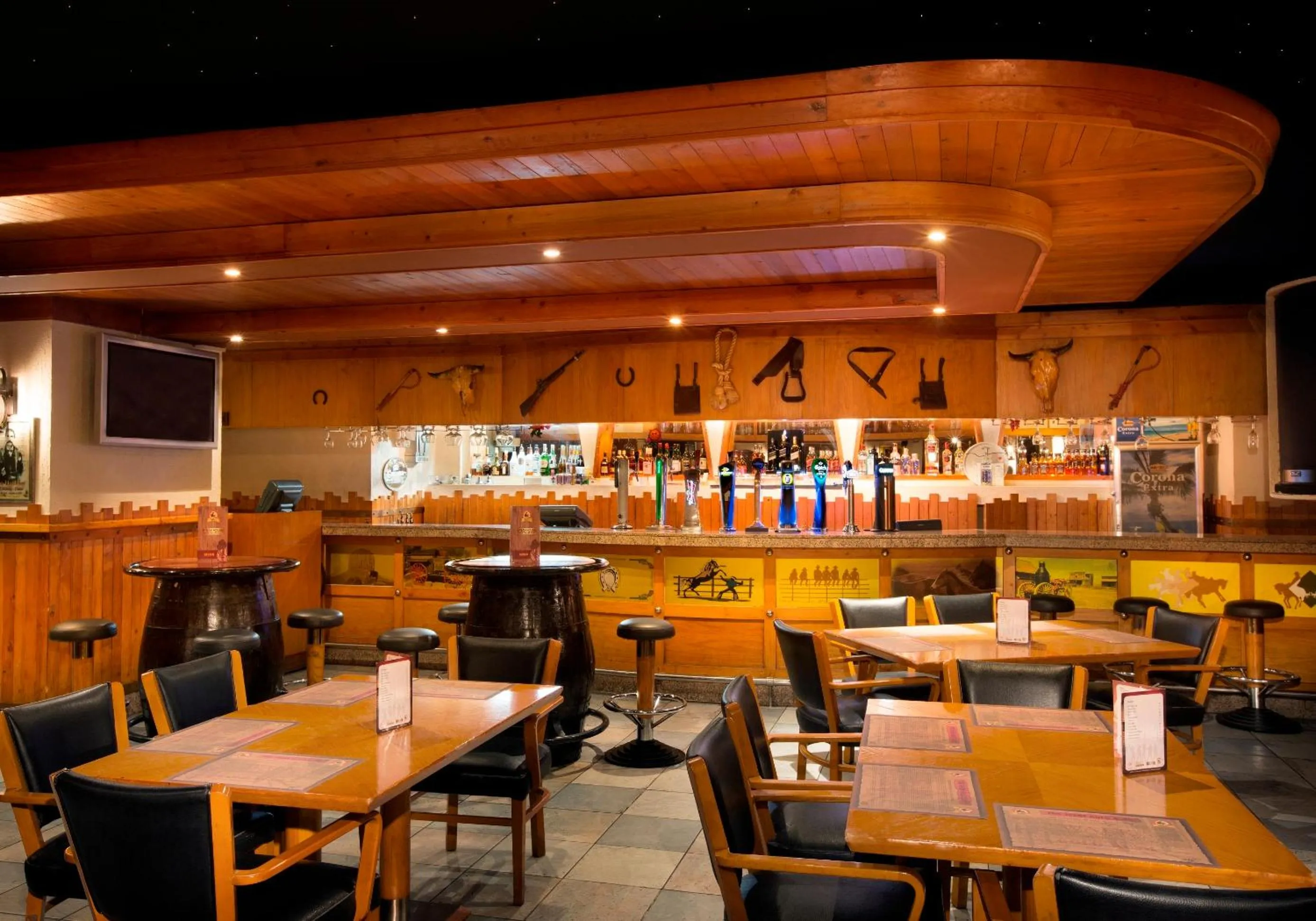 Restaurant/places to eat in Avenue Hotel Dubai