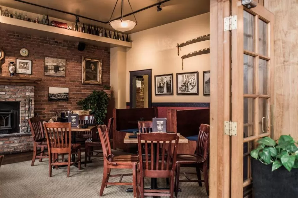 Restaurant/places to eat in Weatherford Hotel