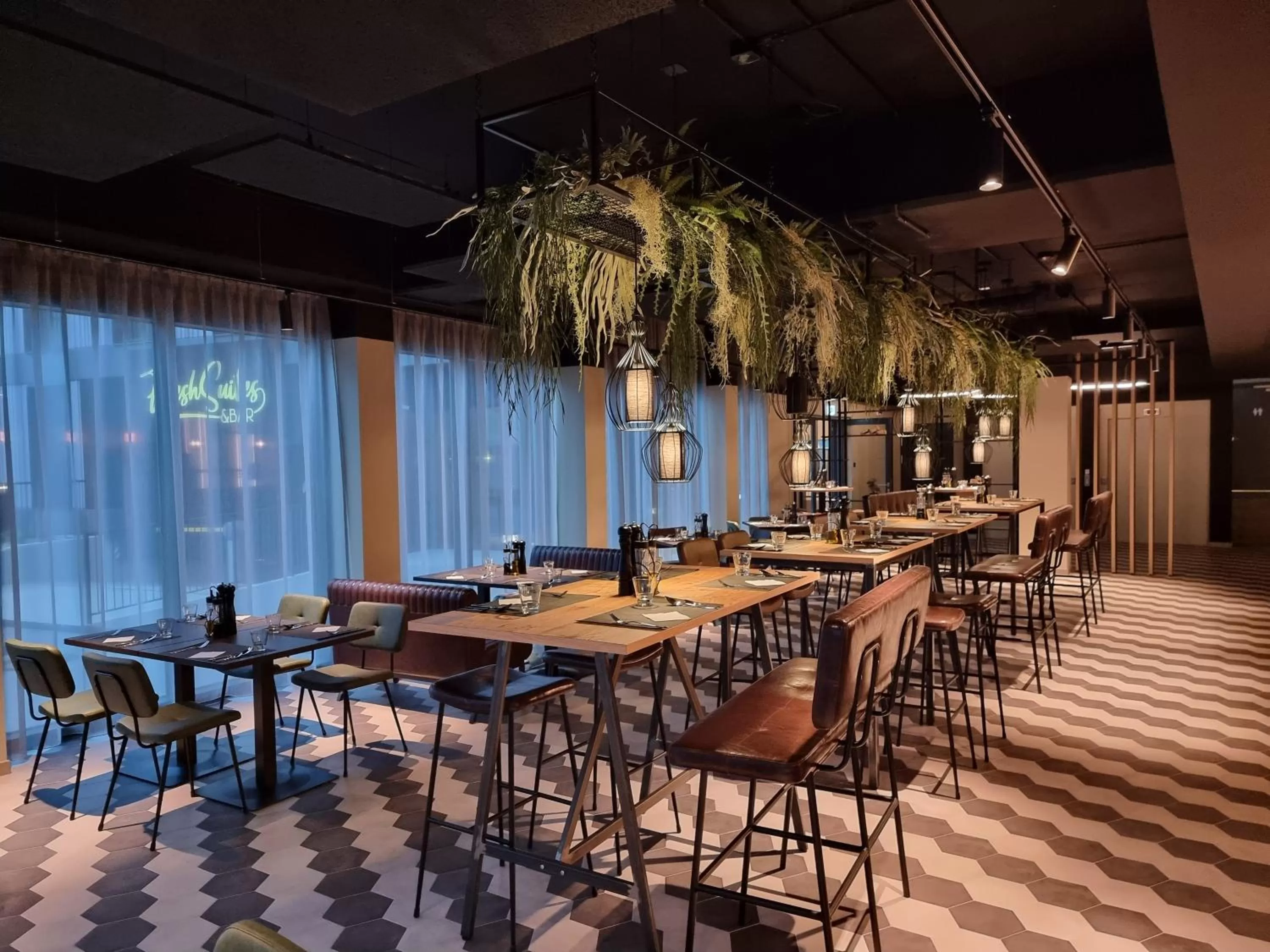 Breakfast in FreshSuites & Bar