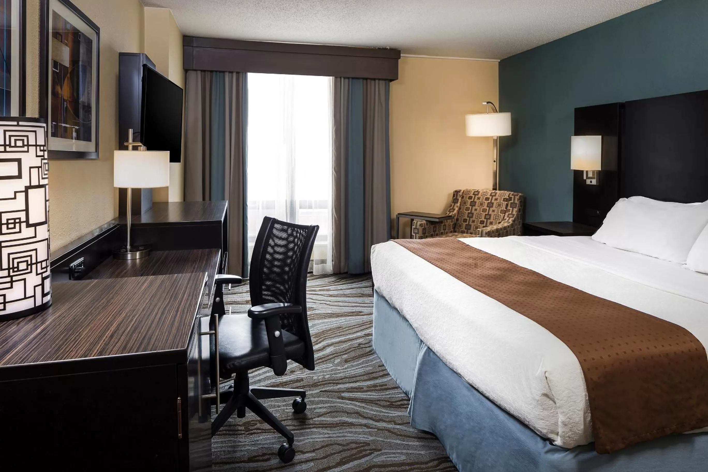 Guests, Bed in Holiday Inn Rock Island-Quad Cities by IHG