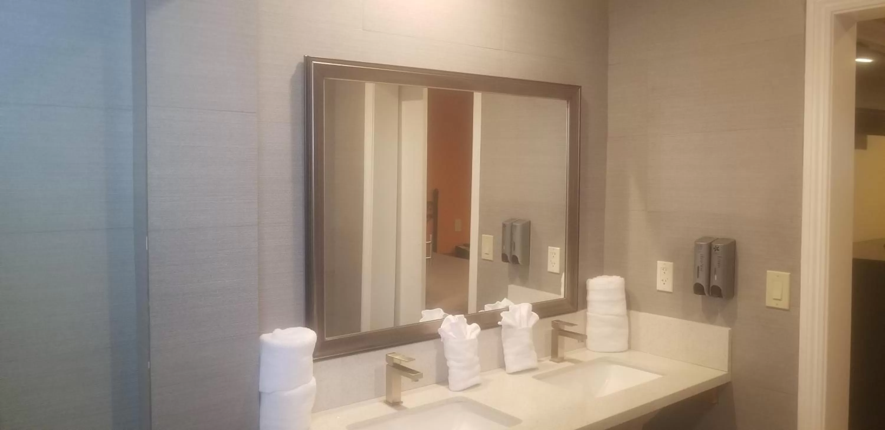 Toilet in Le Blanc Inn & Suites