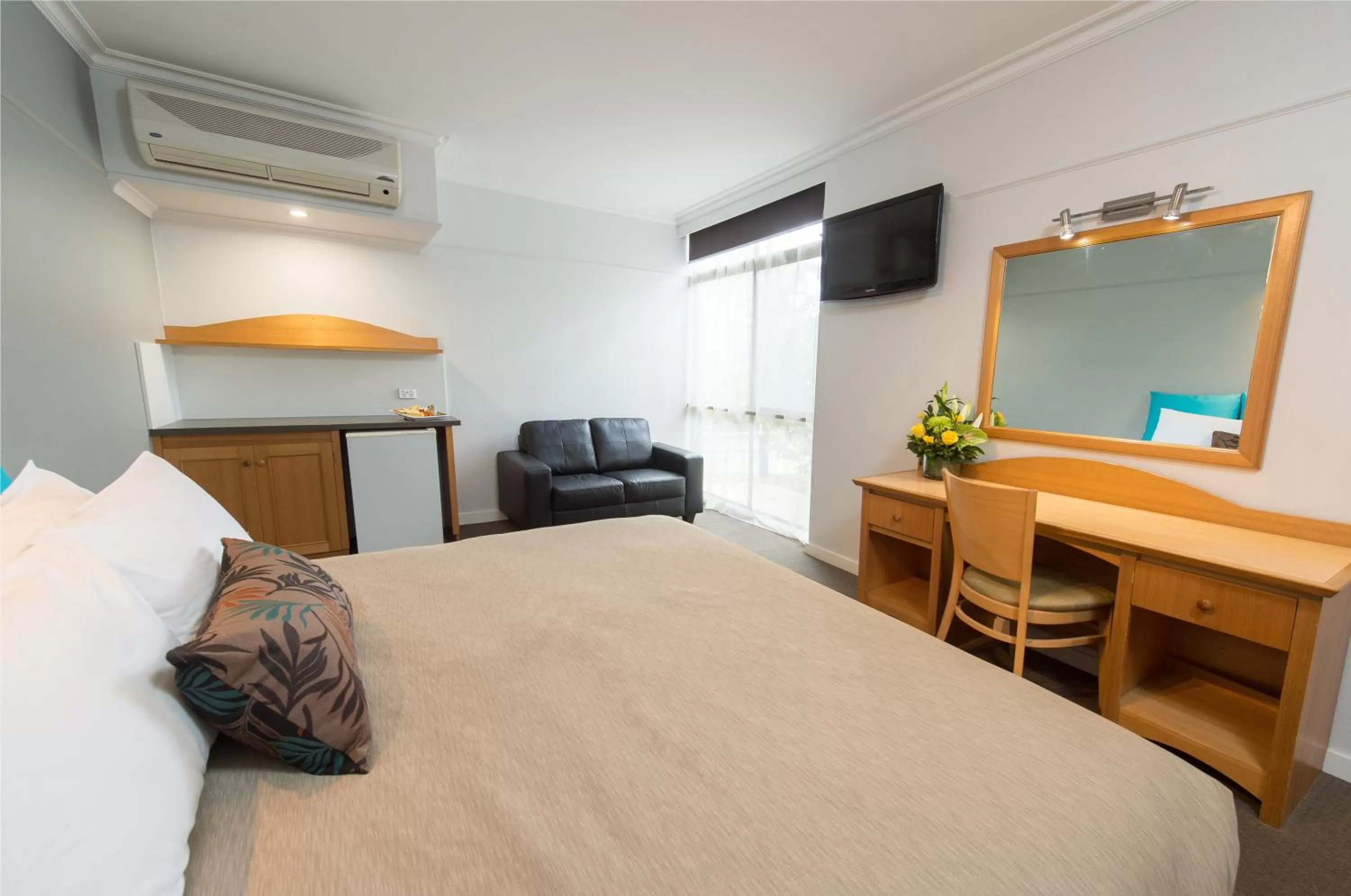 Bedroom, Bed in Berri Hotel