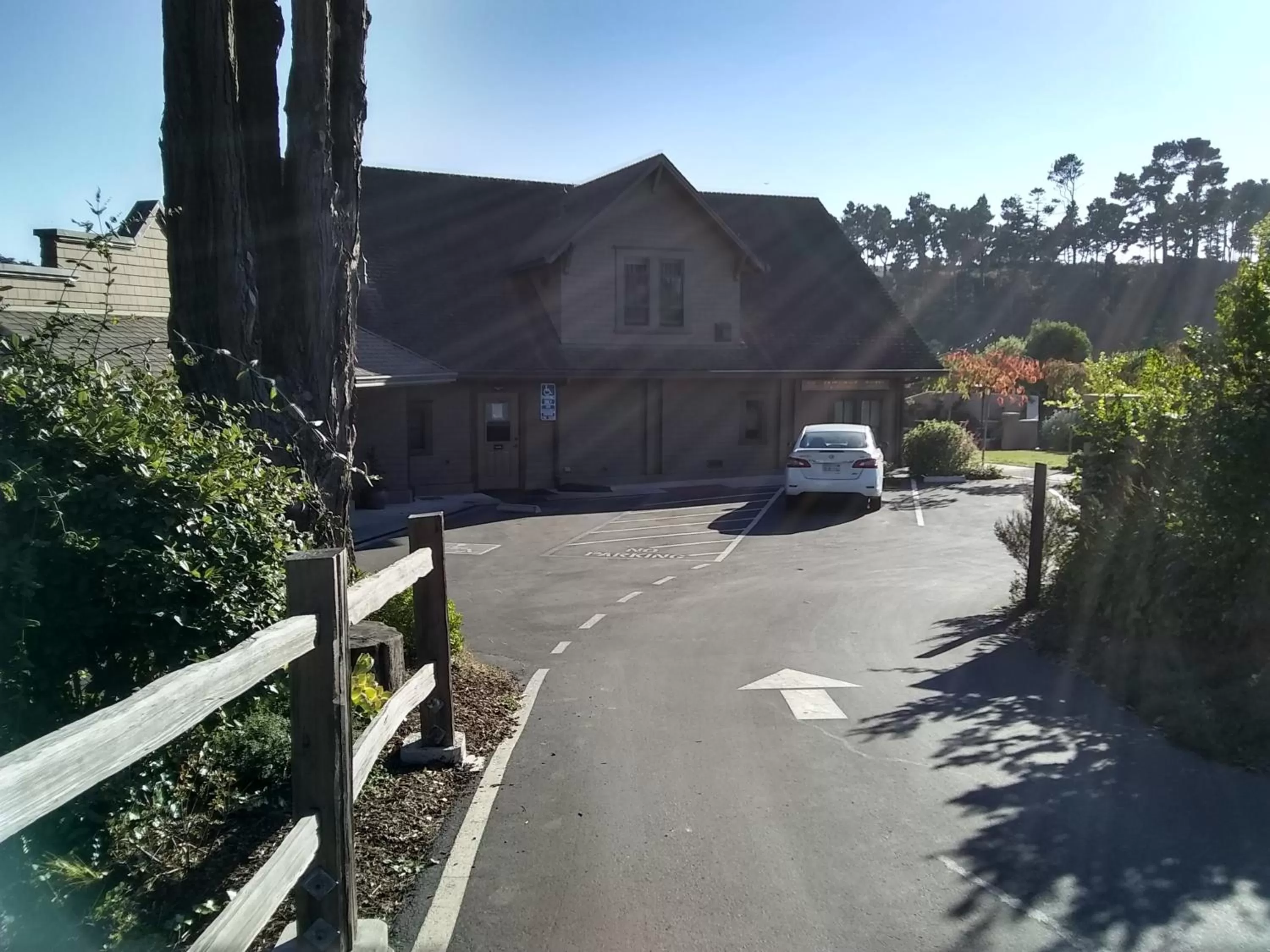 Facade/entrance in Noyo Harbor Inn