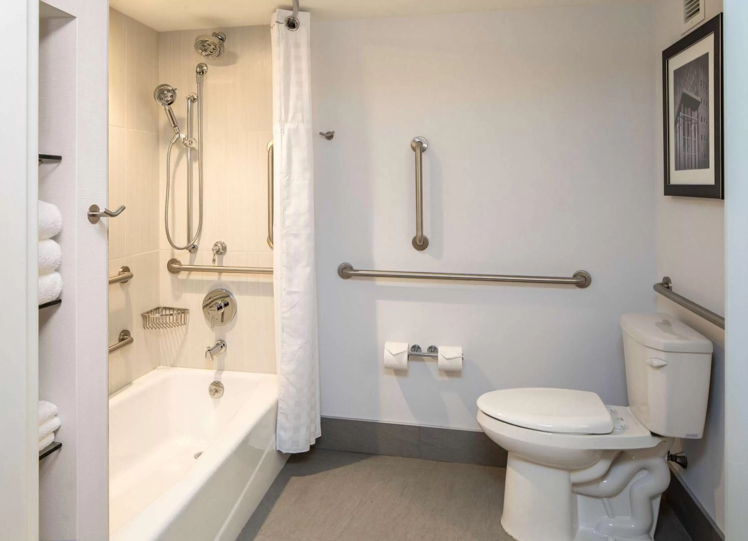 Bathroom in DoubleTree by Hilton Pittsburgh - Cranberry