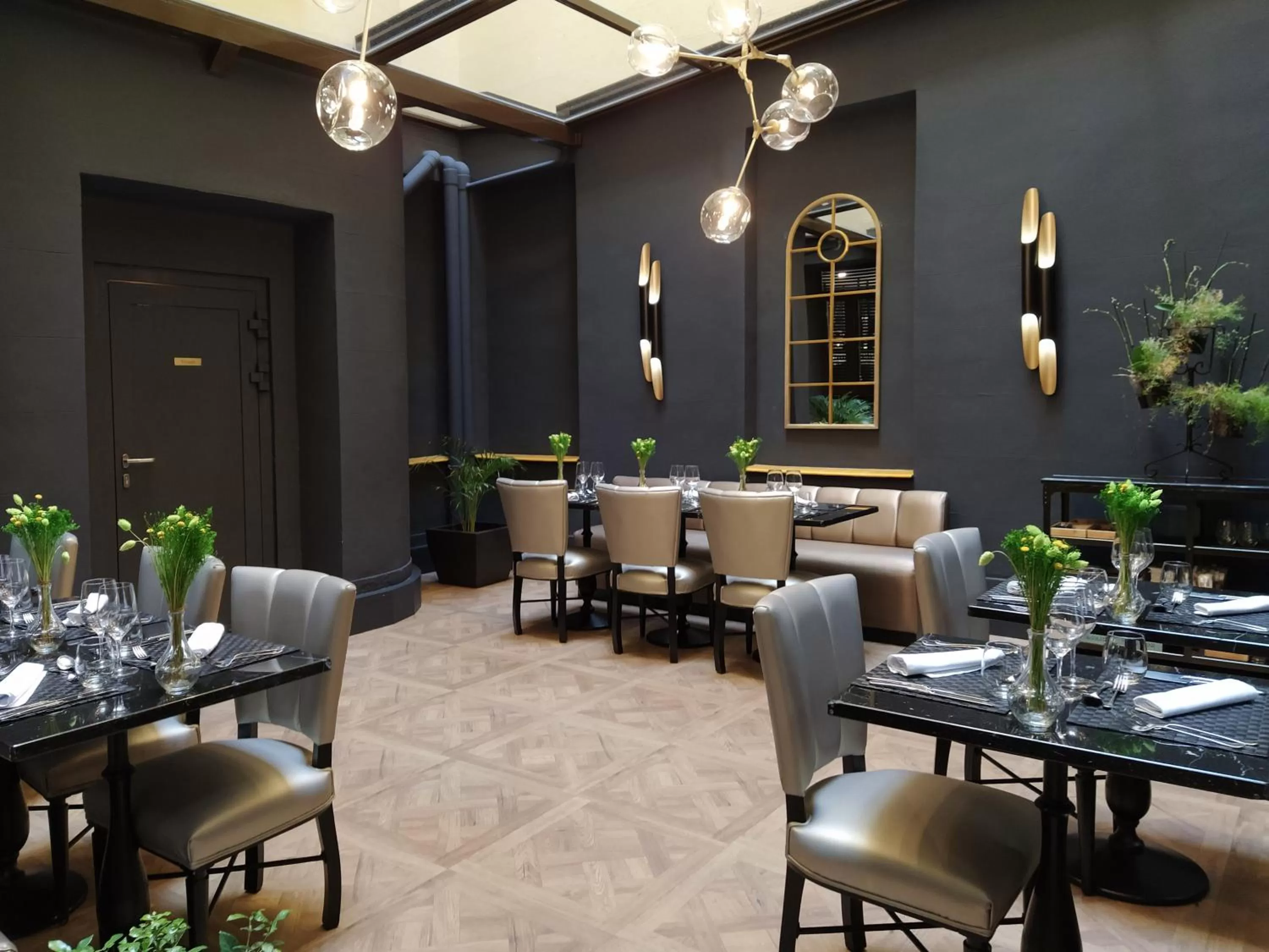 Restaurant/places to eat in Vincci The Mint