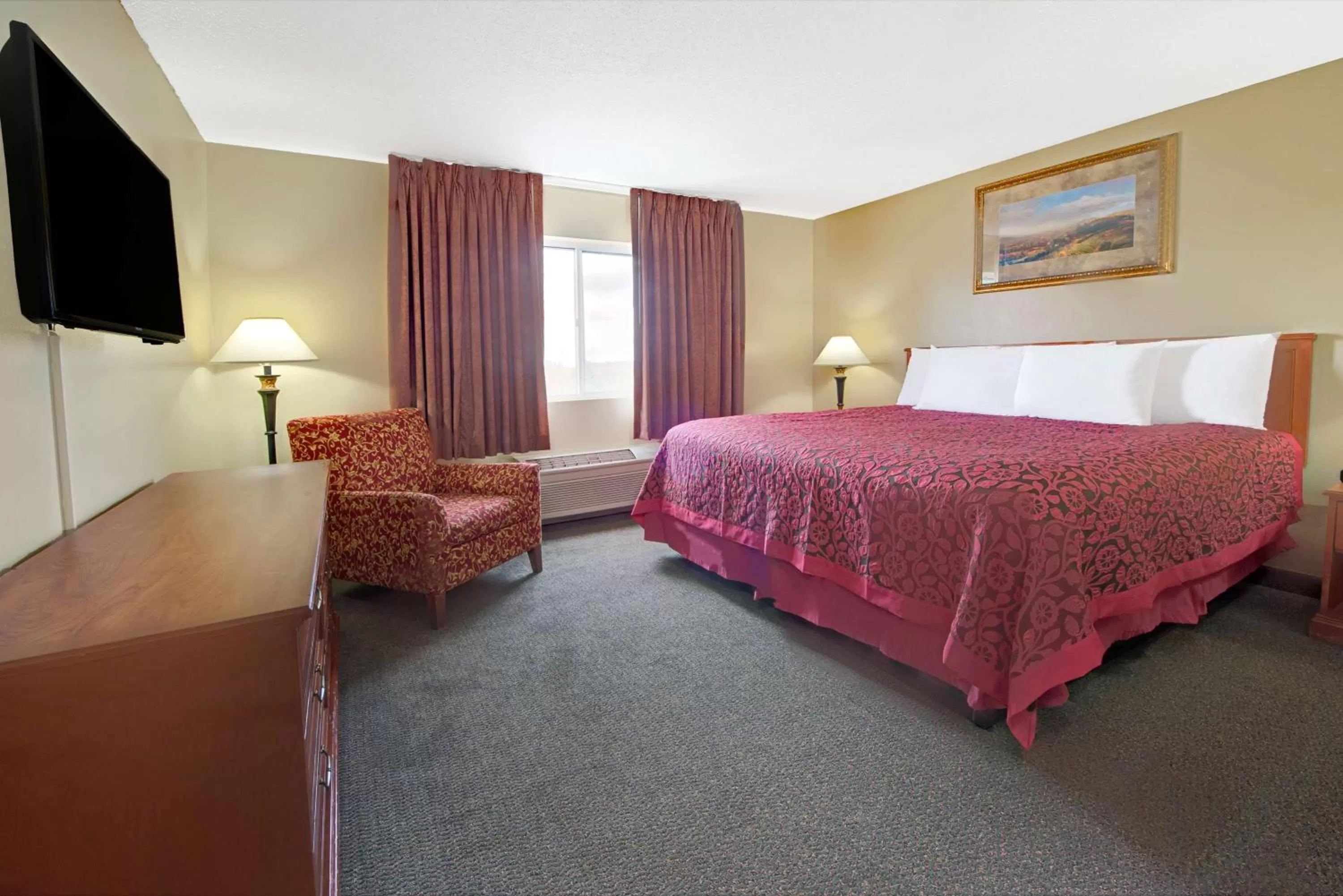 King Room with Balcony/Patio - Non-Smoking in Days Inn by Wyndham St. Louis/Westport MO