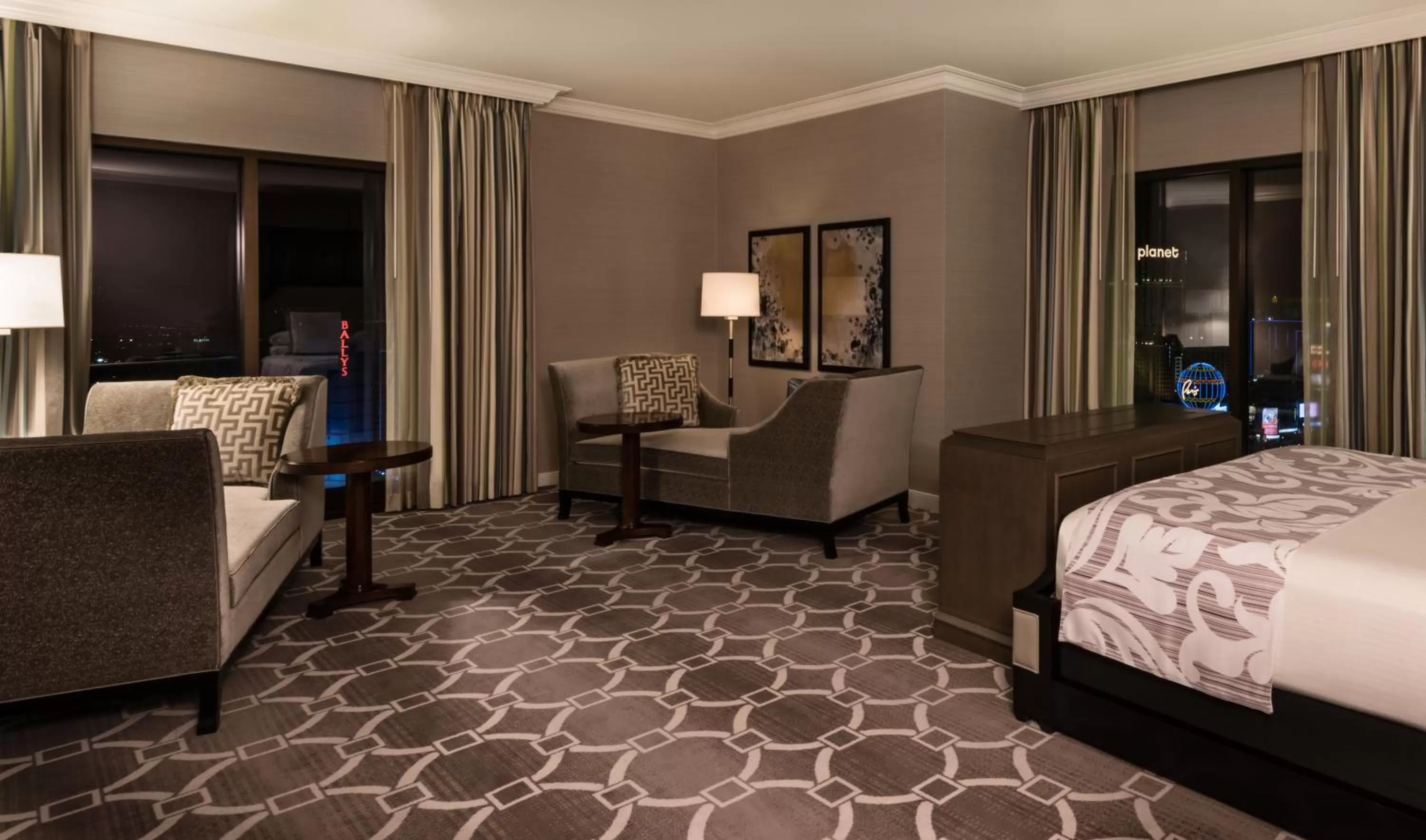 Seating area, Bed in Caesars Palace Hotel & Casino