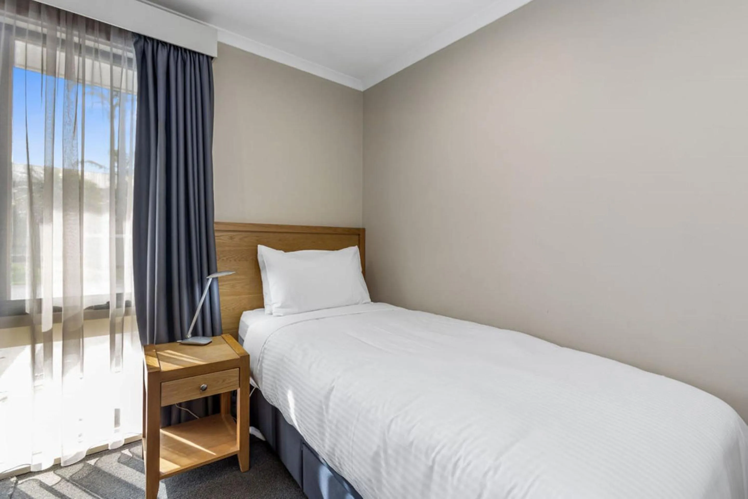 Bed in Best Western Apollo Bay Motel