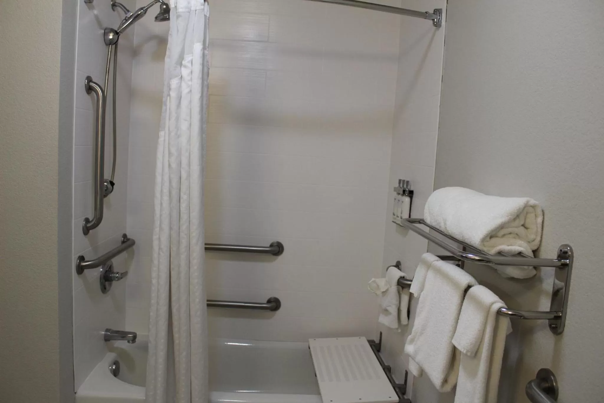 Photo of the whole room in Holiday Inn Express Ponca City by IHG