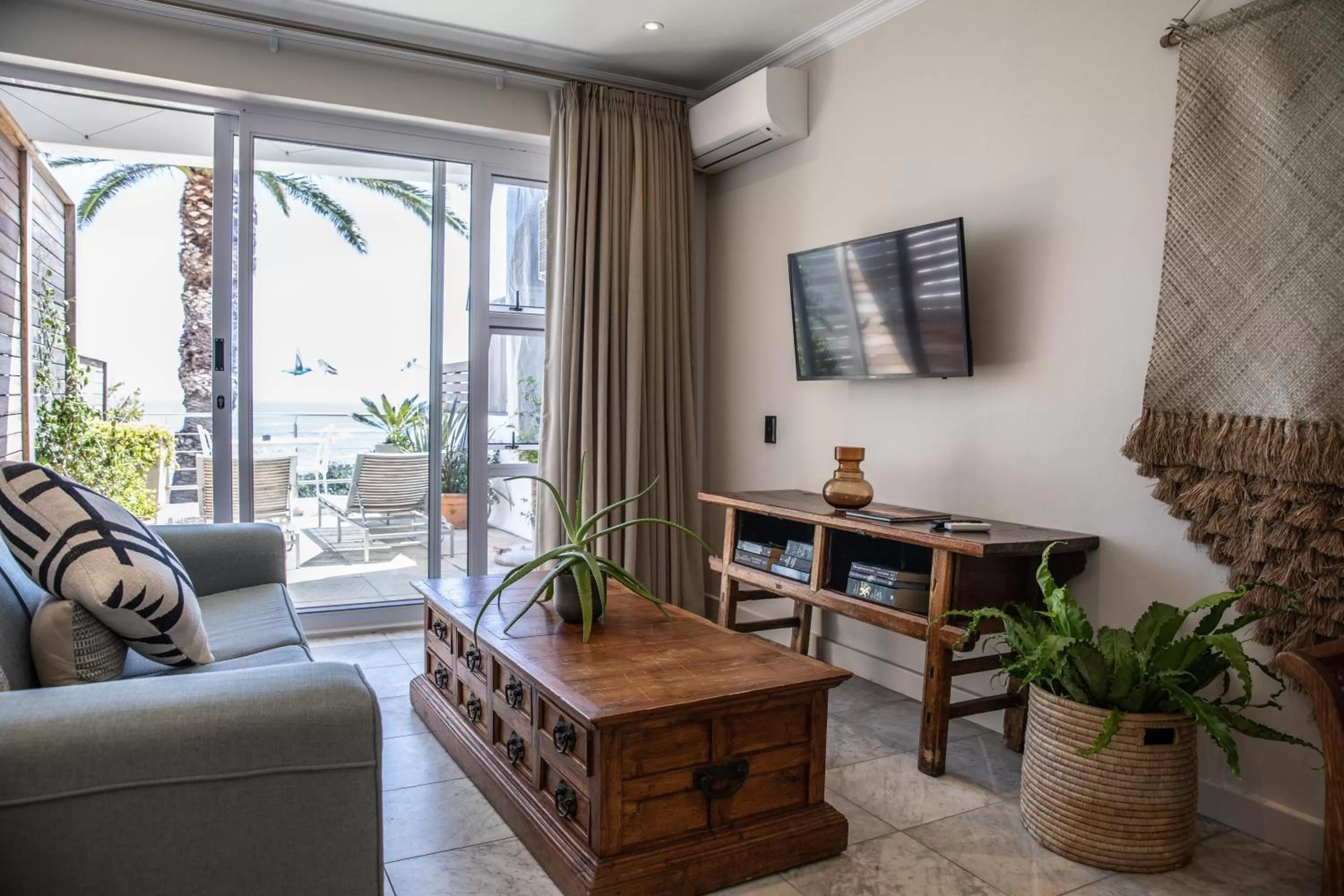 Living room in Sea Castle Hotel Camps Bay