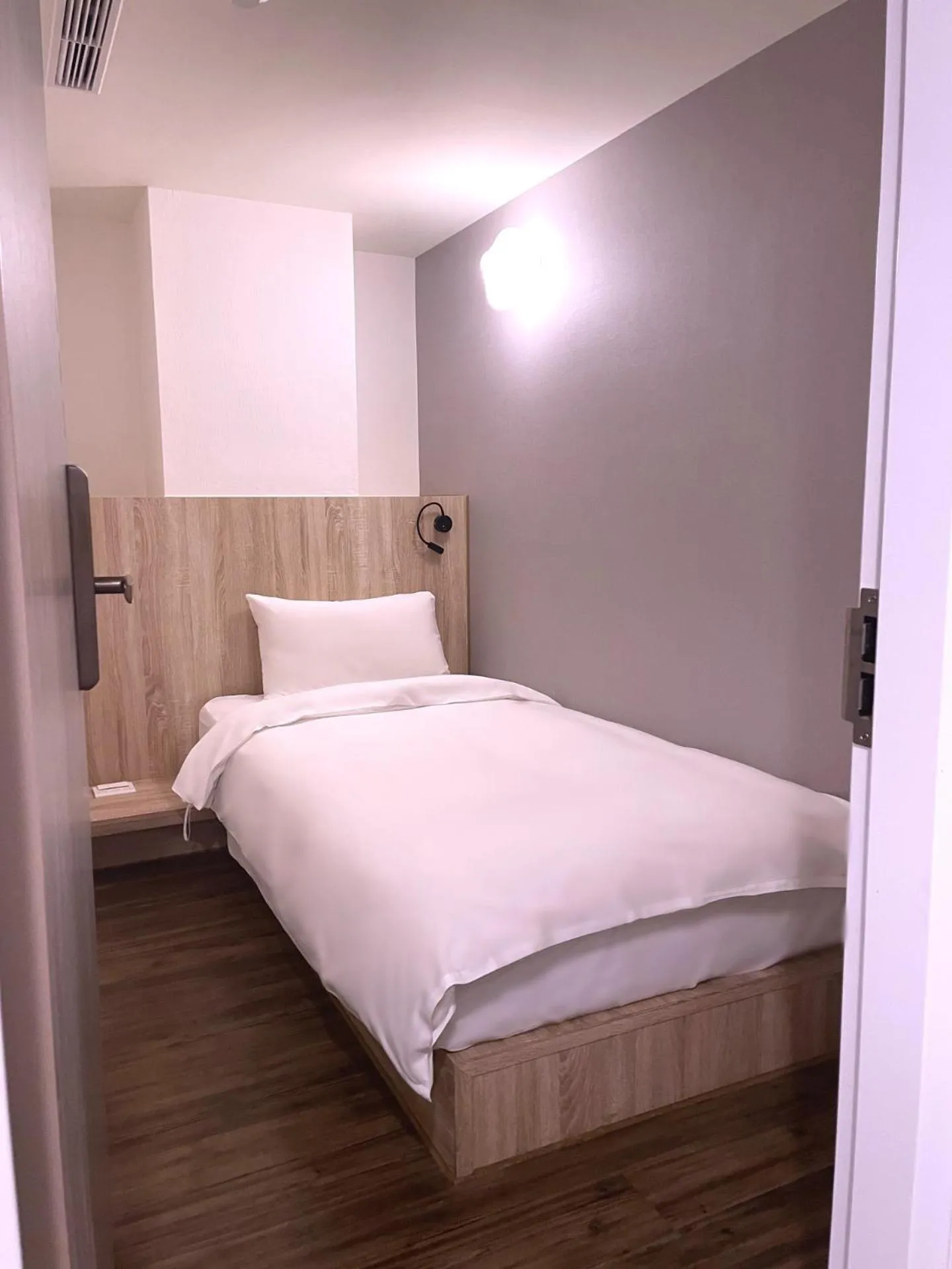 Bed in Single Inn-Kaohsiung Station
