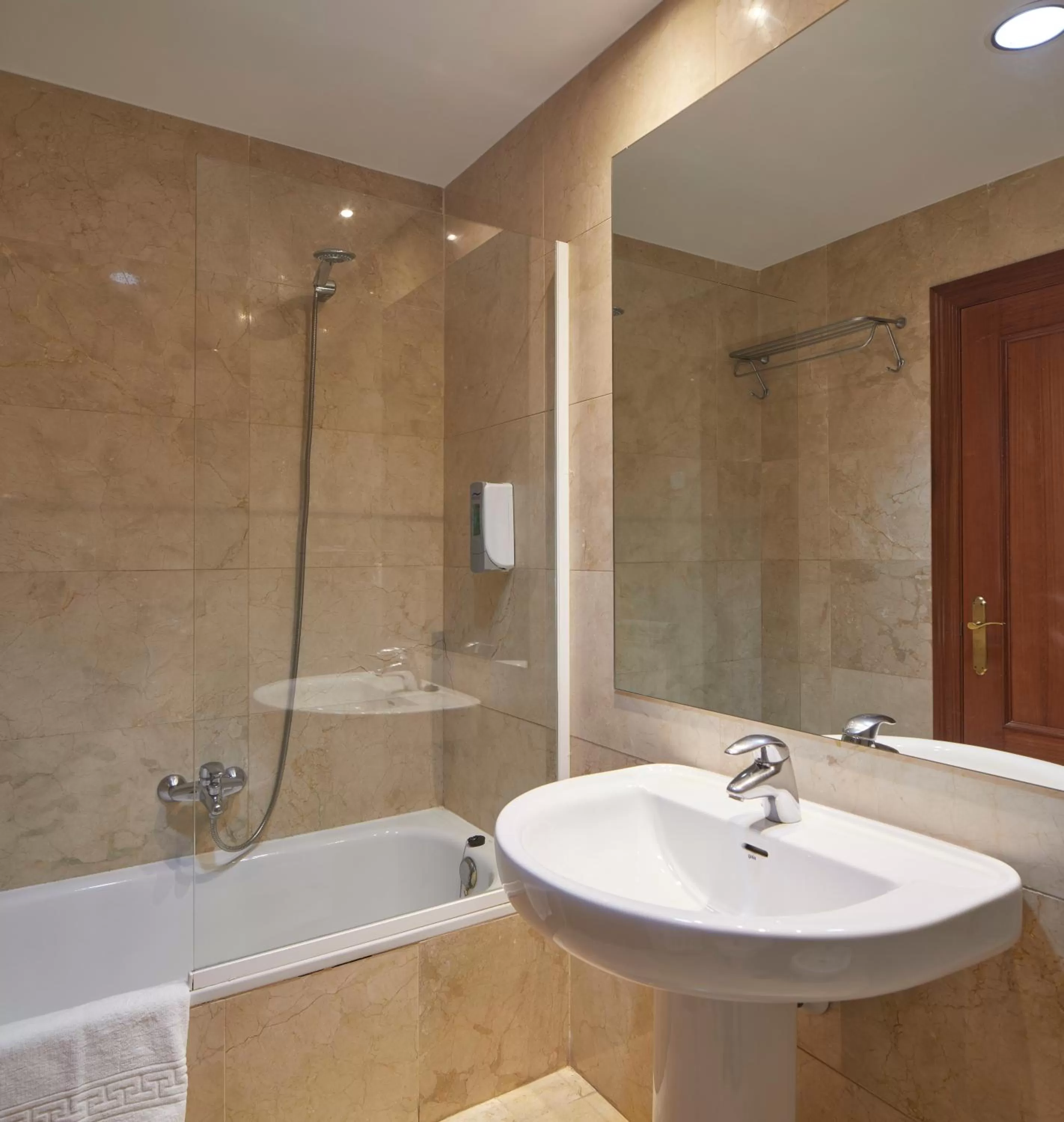 Double or Twin Room with Terrace in Hotel Logroño Avda de Madrid 25
