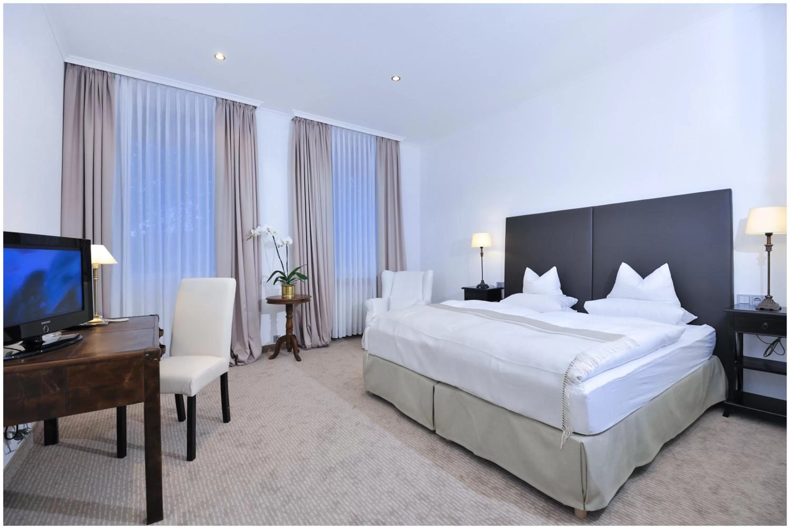 Bed in BRISTOL Hotel Bad Kissingen