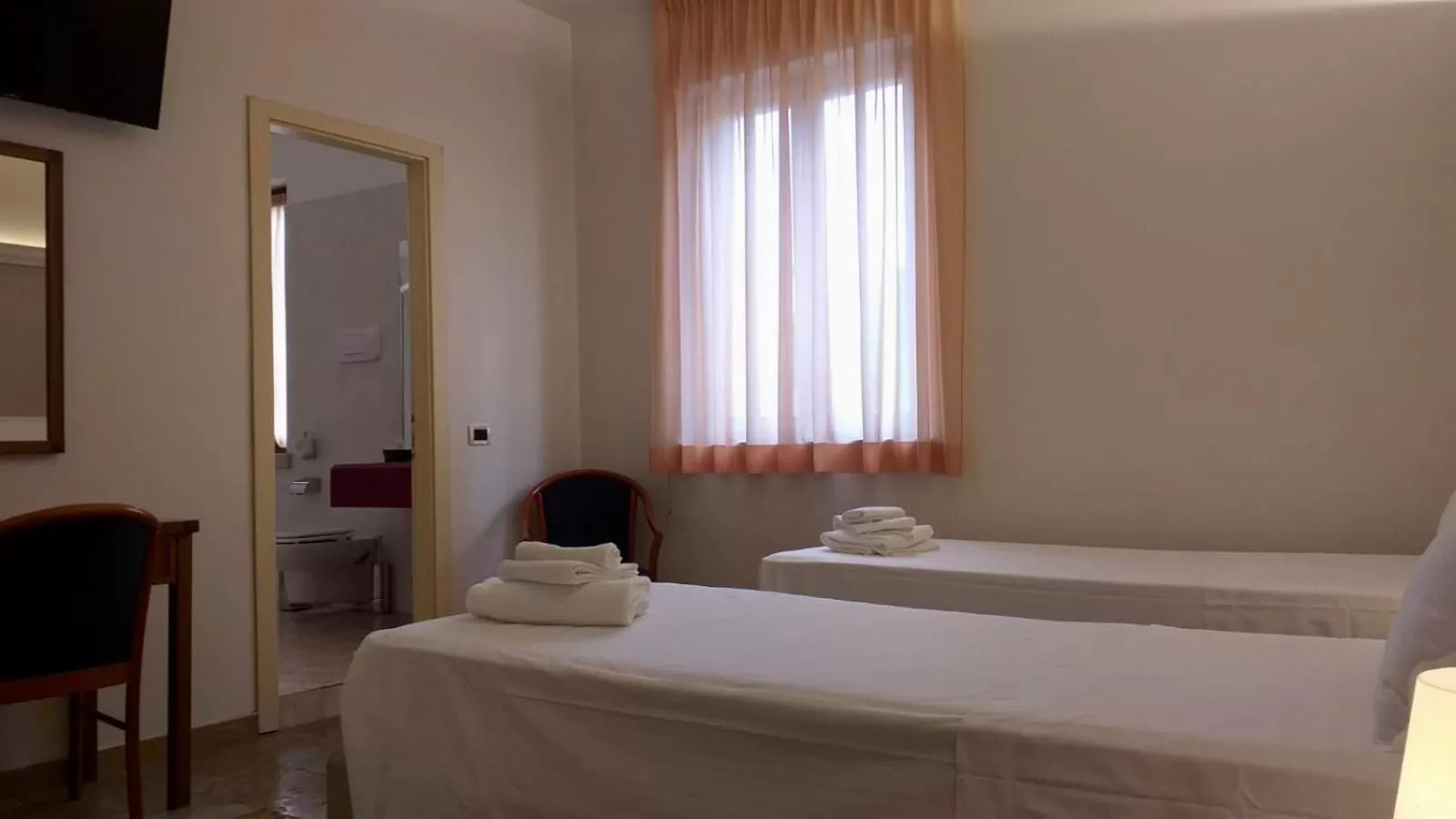 Bed in Hotel Elefante