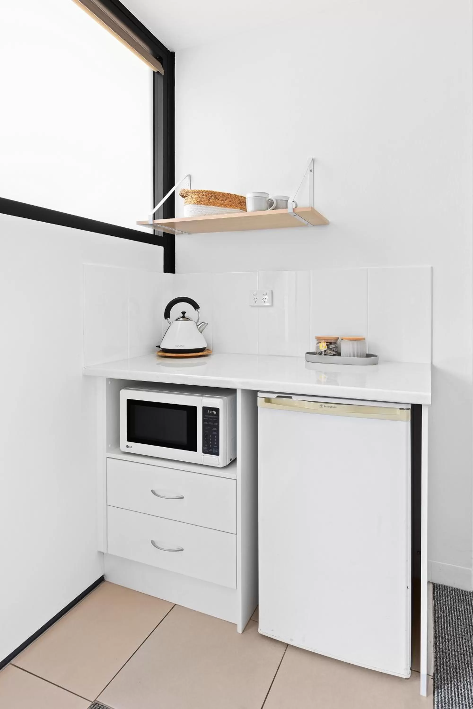 Coffee/tea facilities in The Mid Pacific