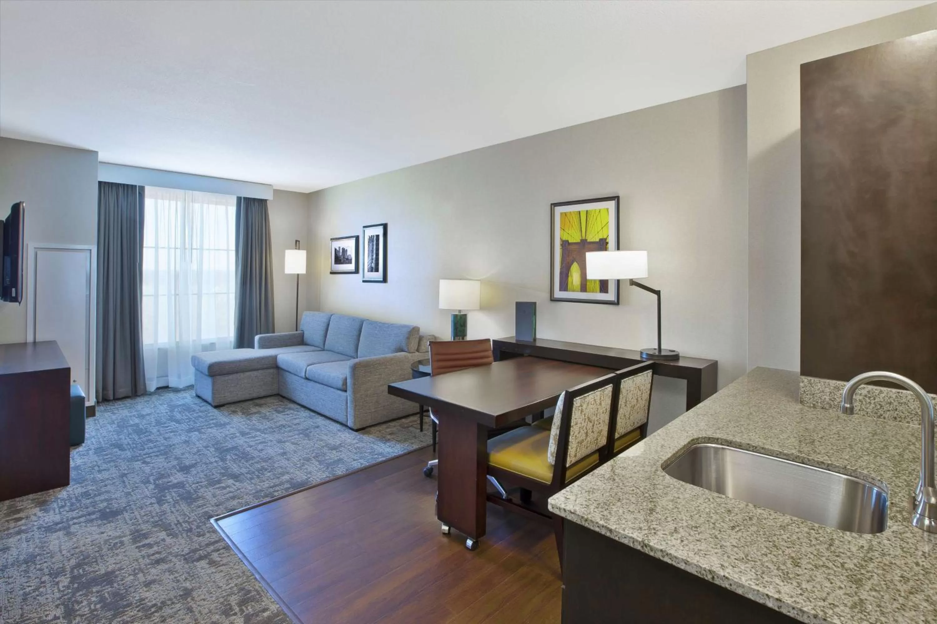 Bedroom, Bed in Embassy Suites Columbus - Airport