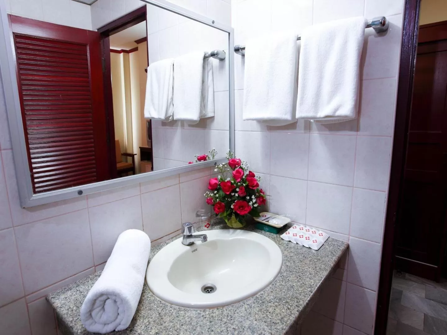 Bathroom in Chumphon Palace Hotel