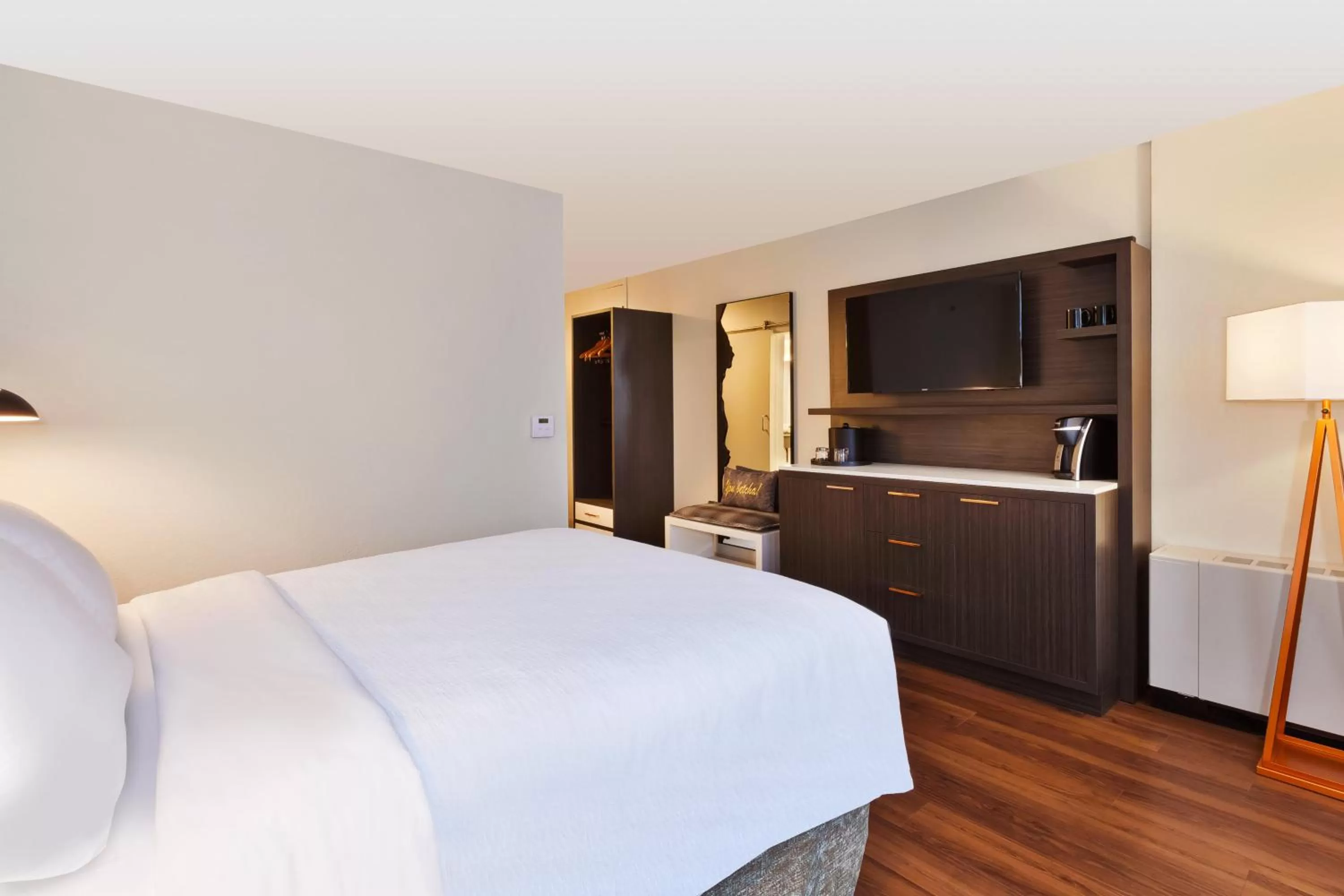 Photo of the whole room, Bed in Hotel Indigo Rochester - Mayo Clinic Area by IHG