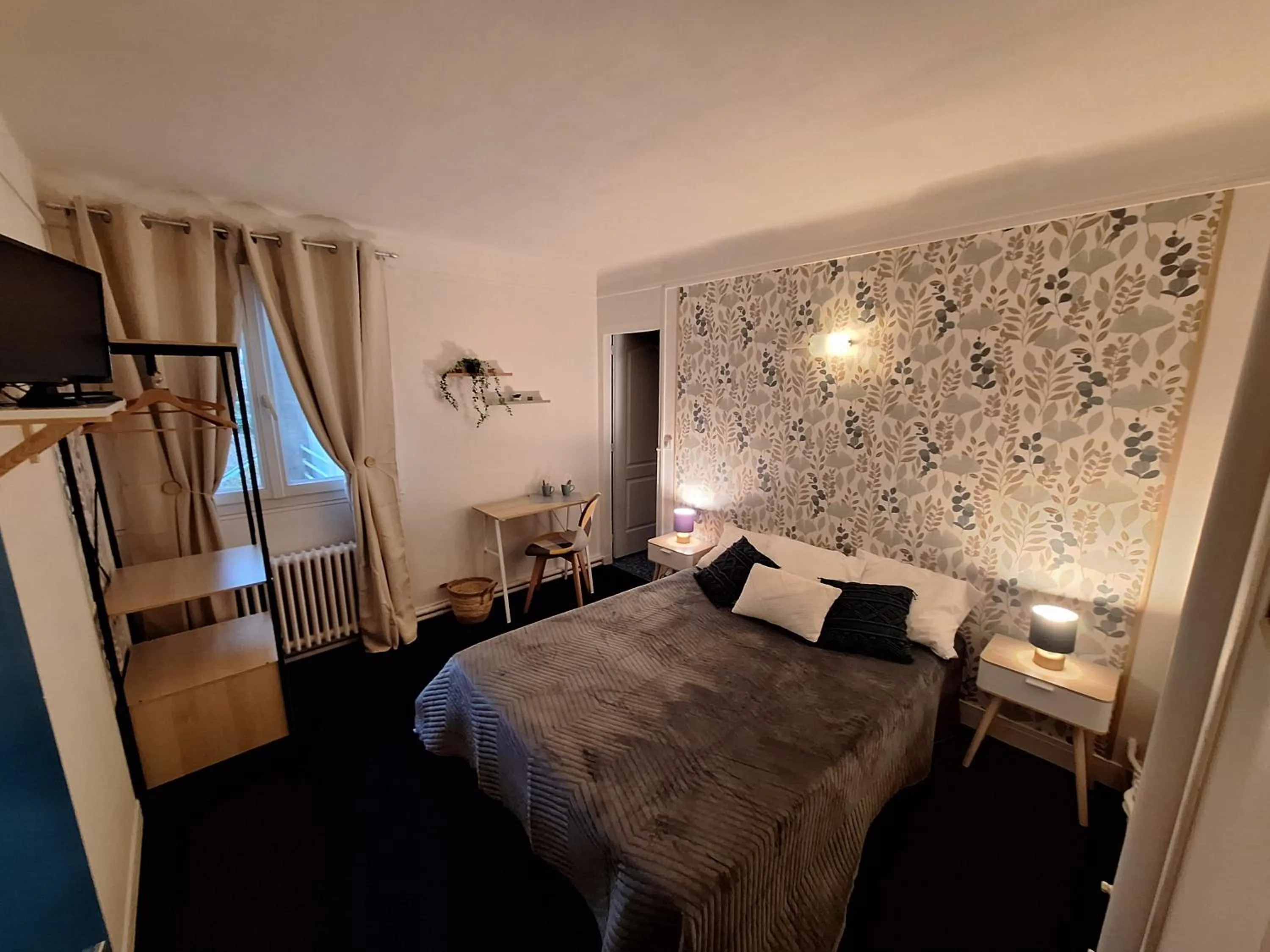 Bed in Hotel Au Bon Sejour