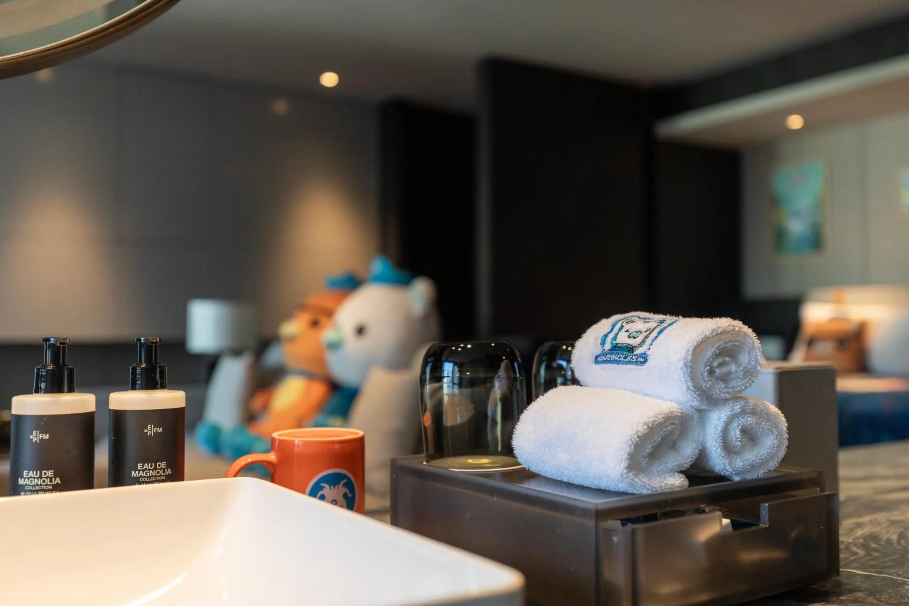 towels, Bed in InterContinental Xi'an North by IHG