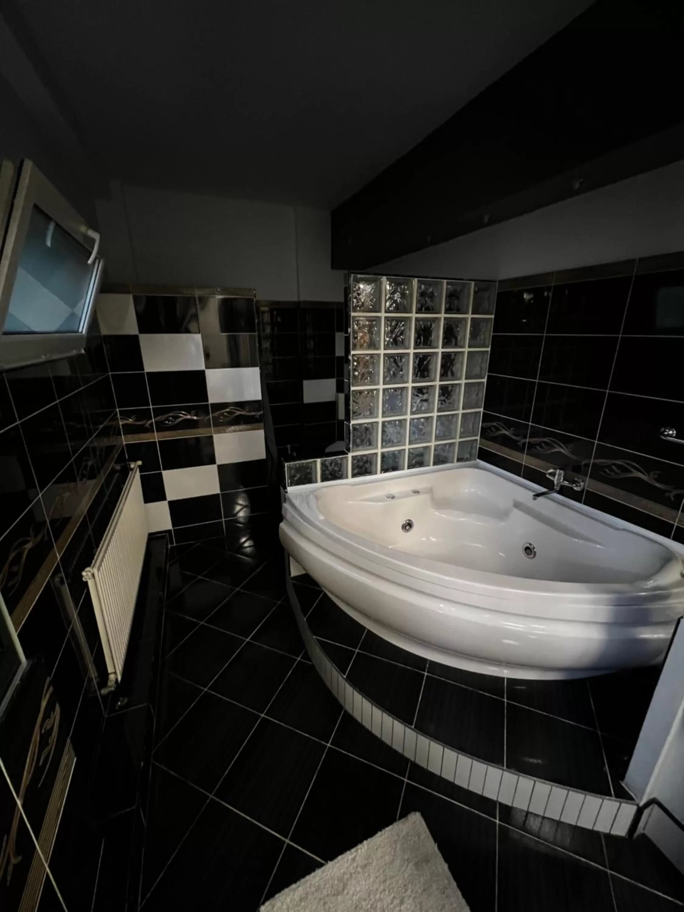 Bathroom in Pensiunea Old Sheriff