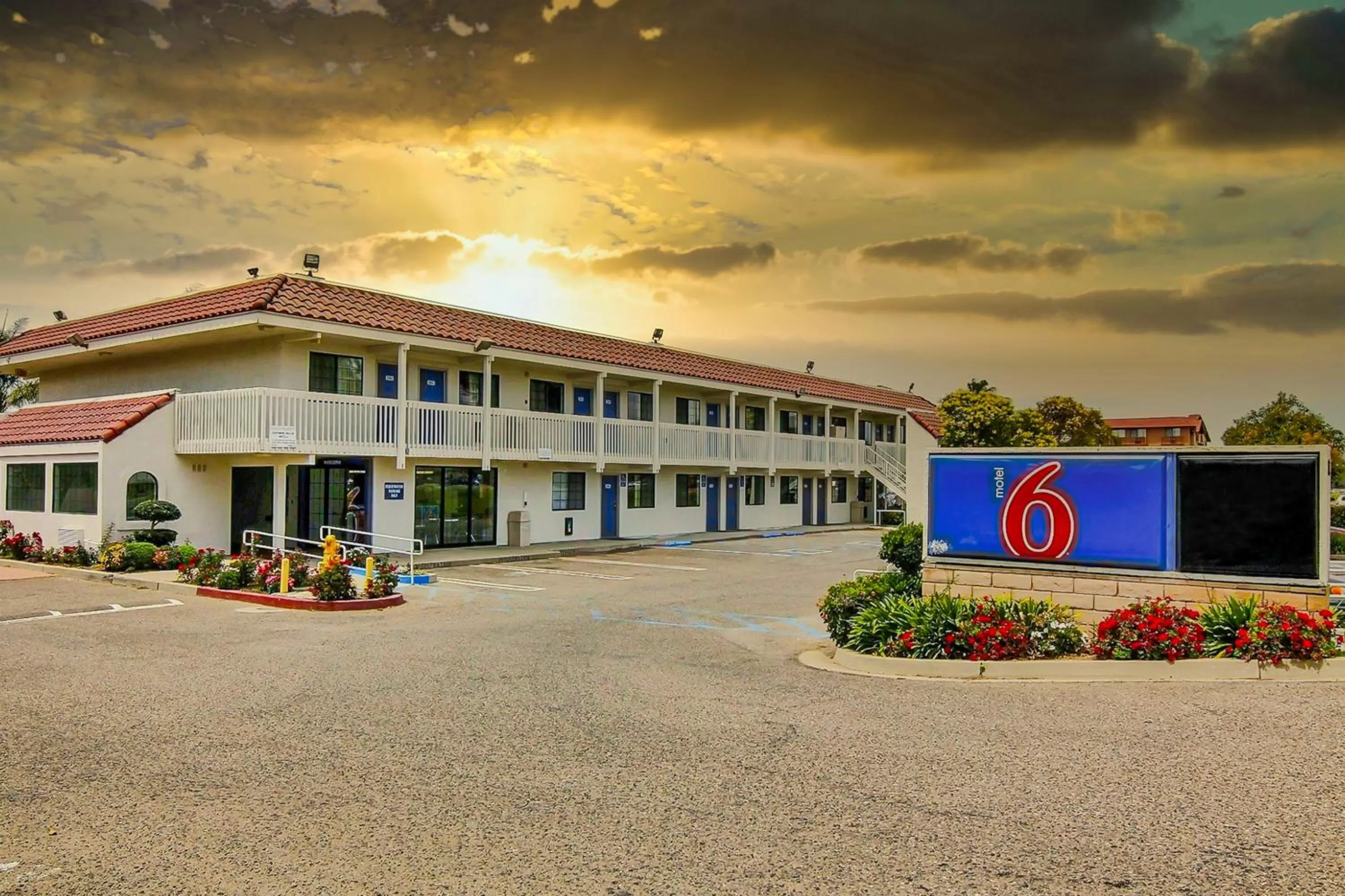 Property building in Motel 6-Lompoc, CA