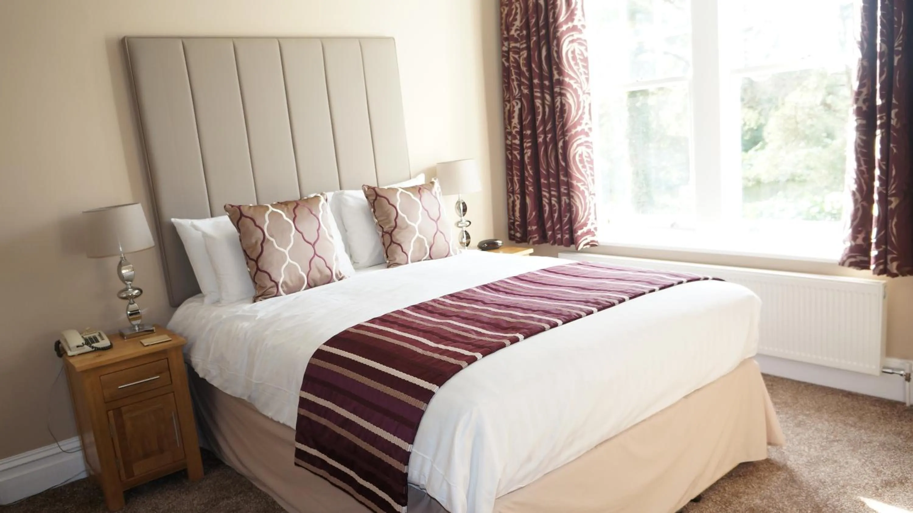 Bed in The Lawn Guest House Gatwick