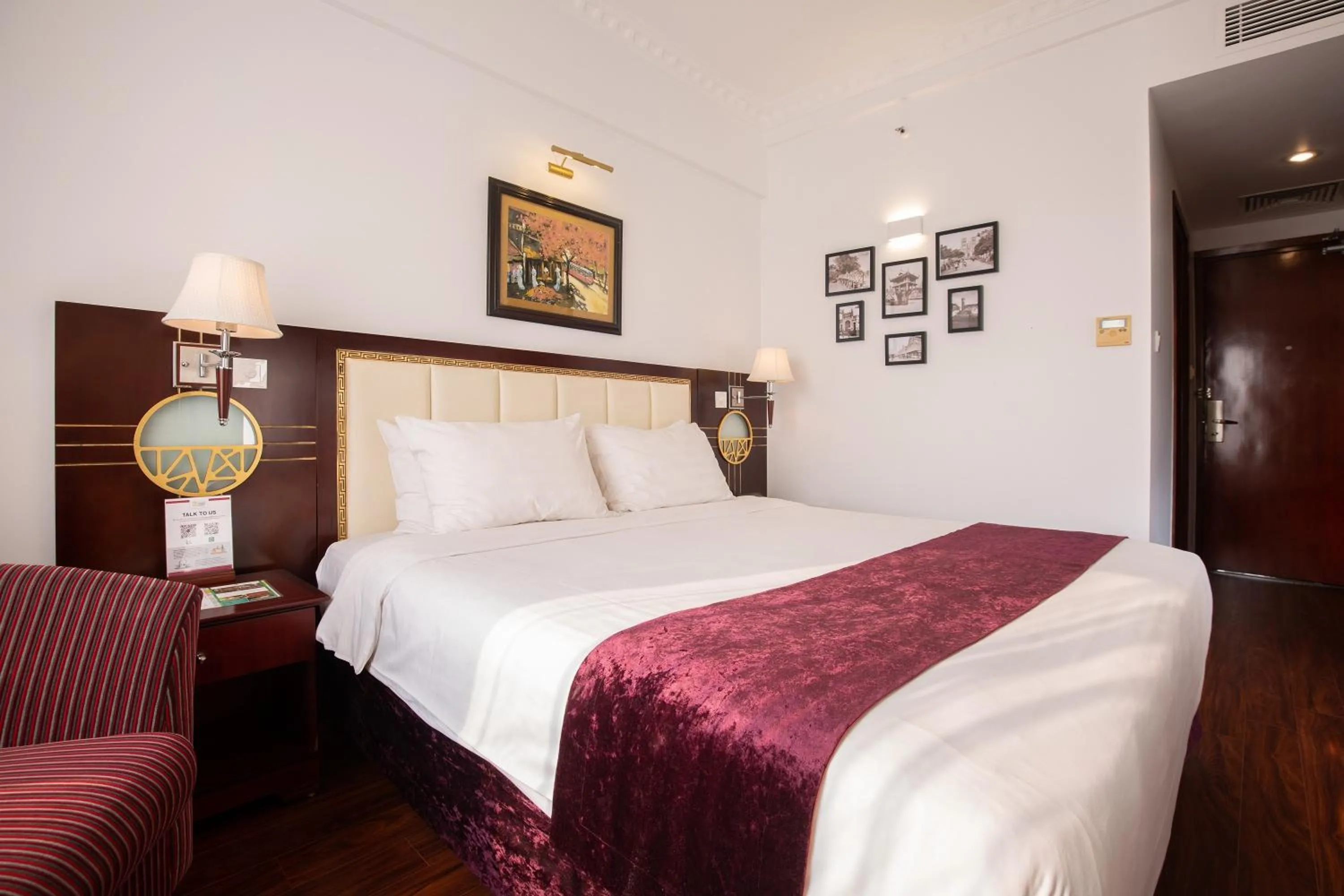 Bed in Flower Garden Hotel