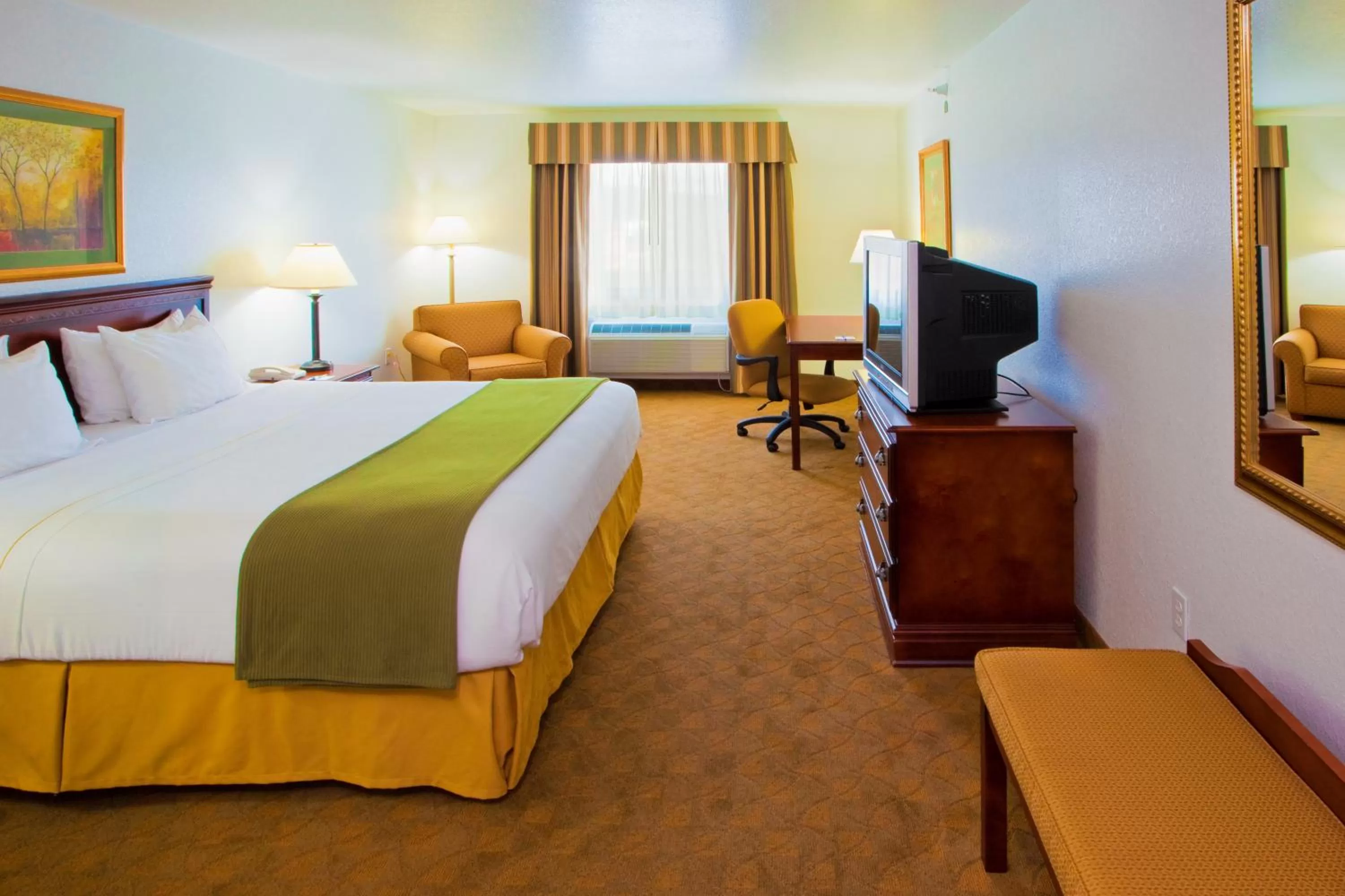 Bed in Holiday Inn Express Hotel & Suites Elkins by IHG