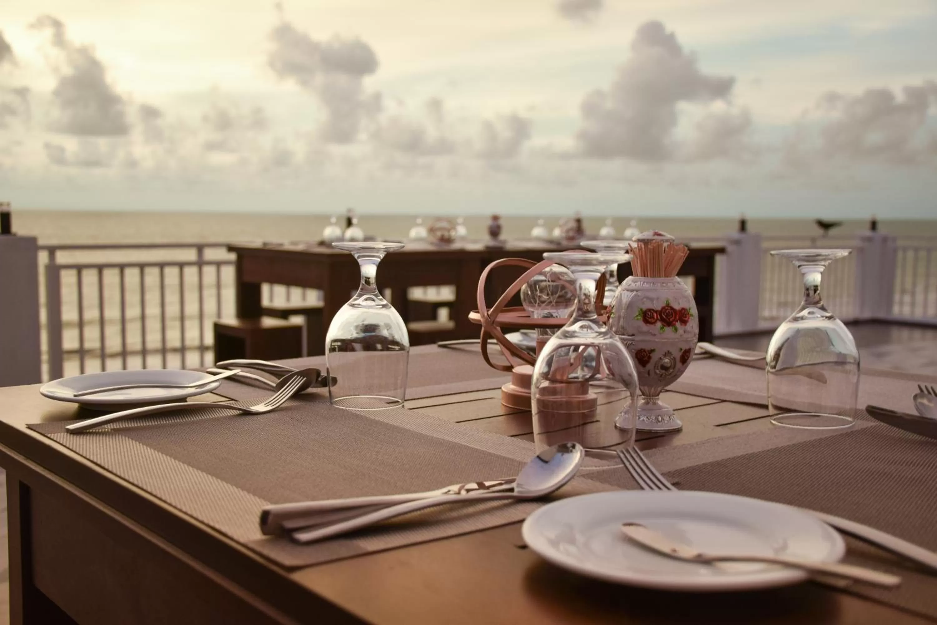 Restaurant/Places to Eat in Ruvisha Beach Hotel