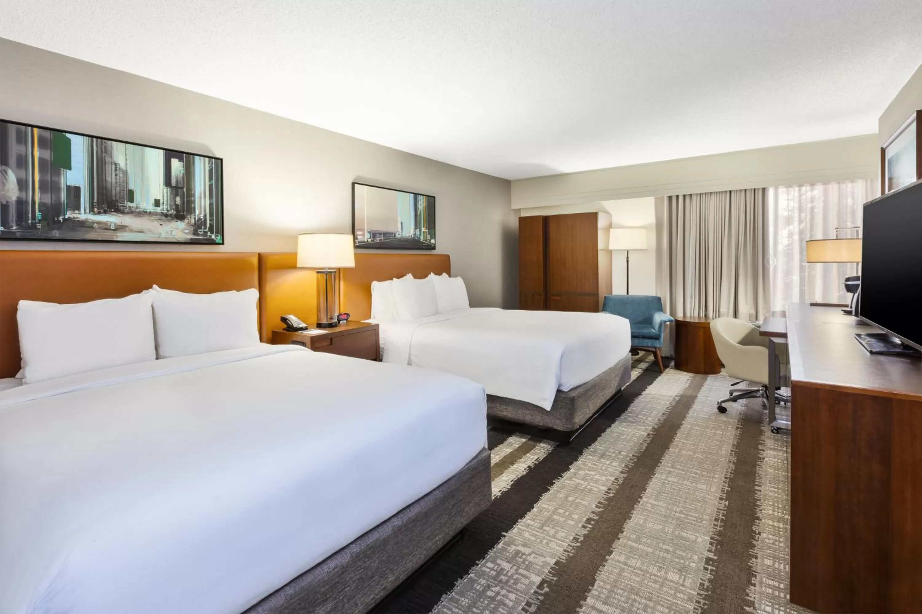 Photo of the whole room, Bed in Crowne Plaza Dulles Airport by IHG