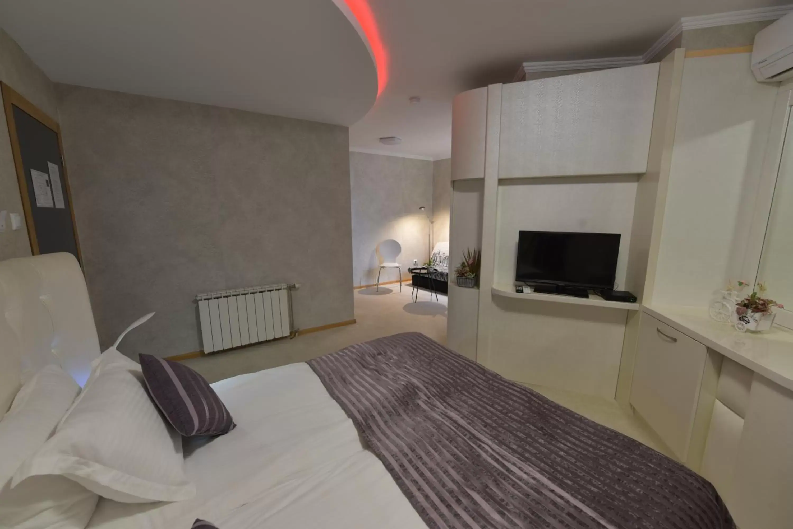 Deluxe Suite with Balcony in Hotel Perfect Deluxe Suite with Balcony in Hotel Perfect