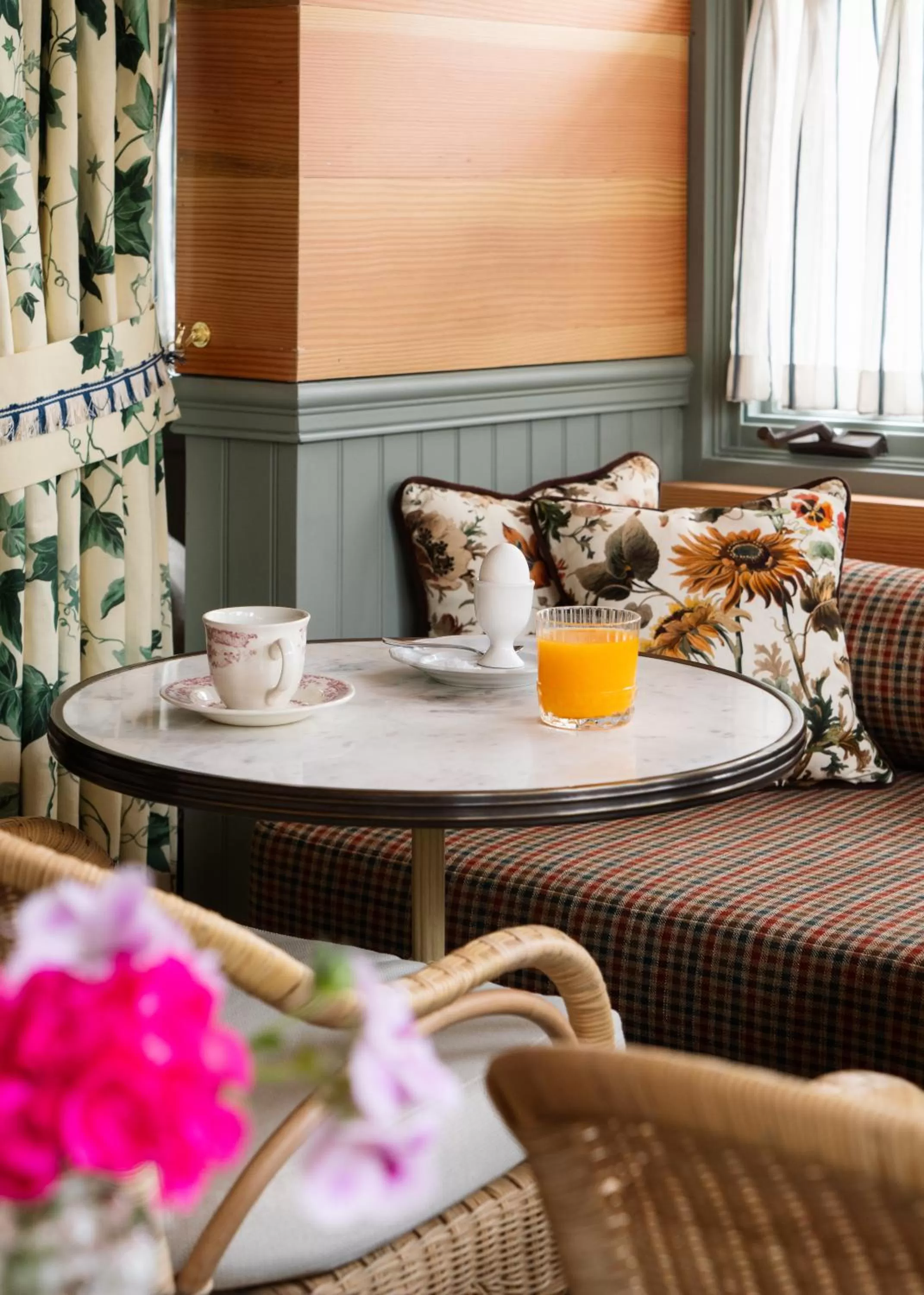 Breakfast in Le Petit Pali at 8th Ave