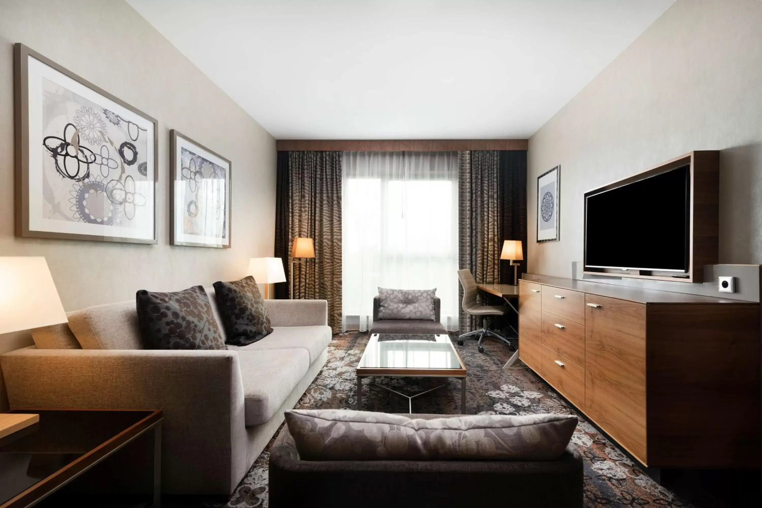 One-Bedroom King Suite in DoubleTree by Hilton Krakow Hotel & Convention Center One-Bedroom King Suite in DoubleTree by Hilton Krakow Hotel & Convention Center