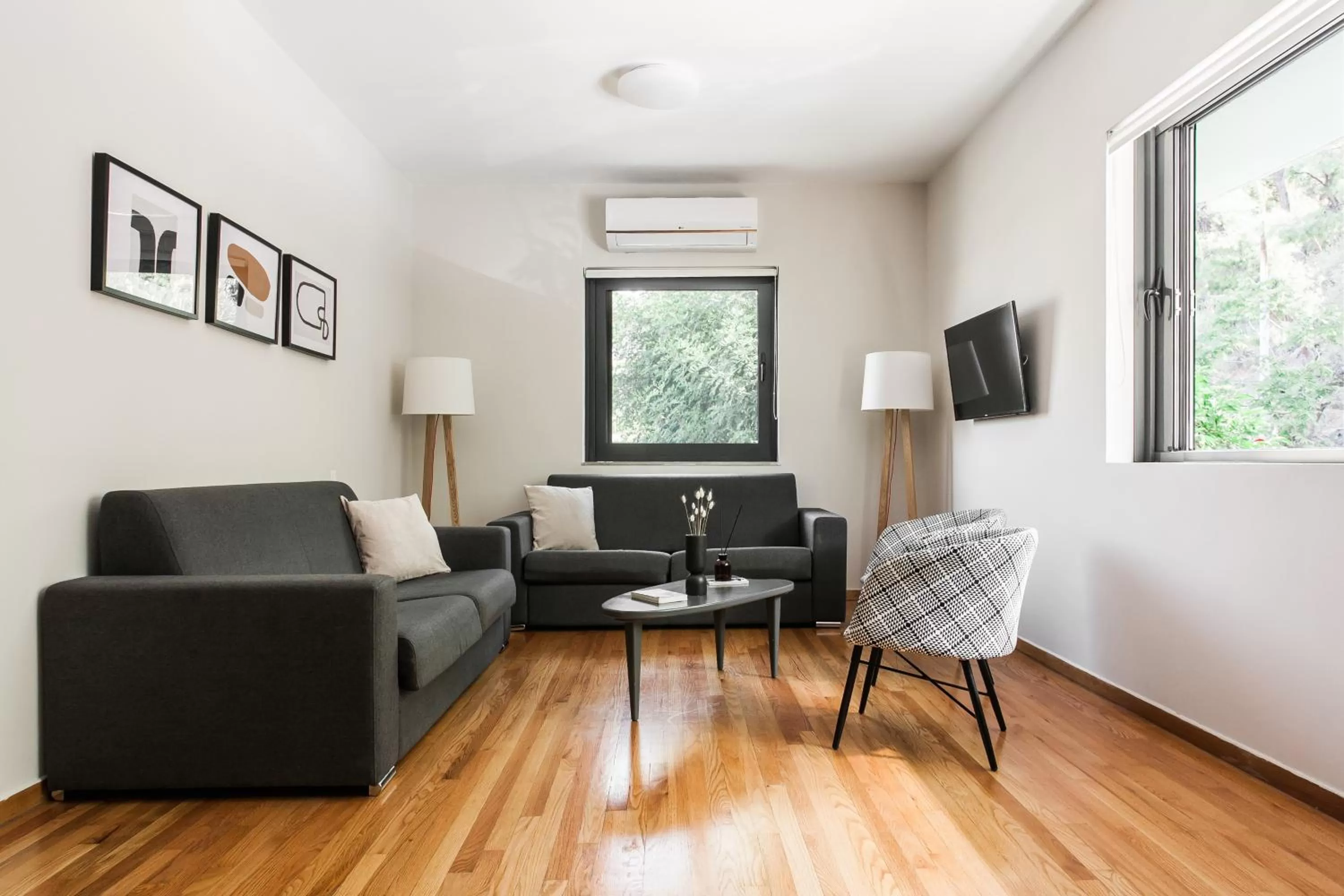 Living room, Seating Area in ZOIA The Hill by UPSTREET