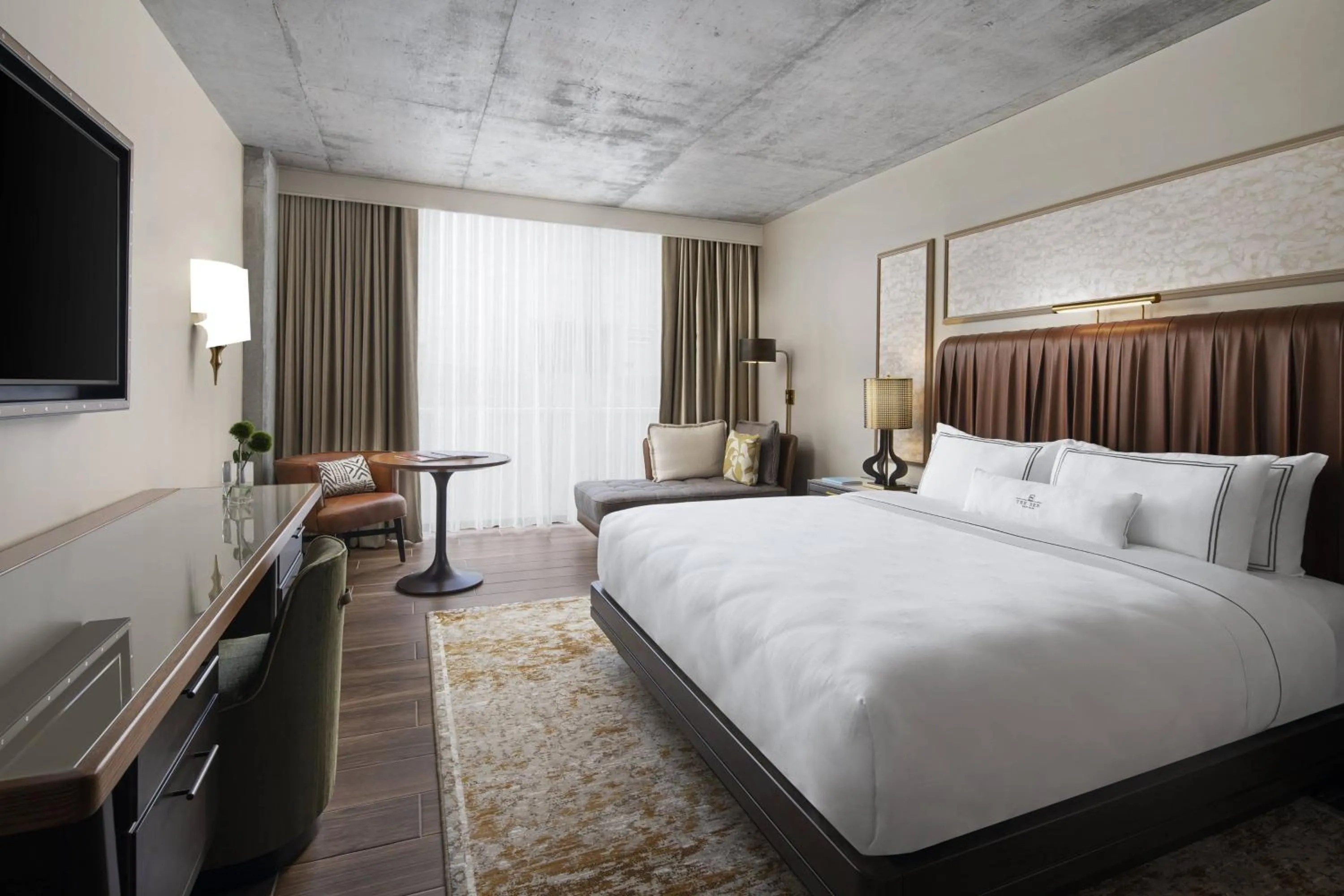 Photo of the whole room, Bed in The Ben, Autograph Collection