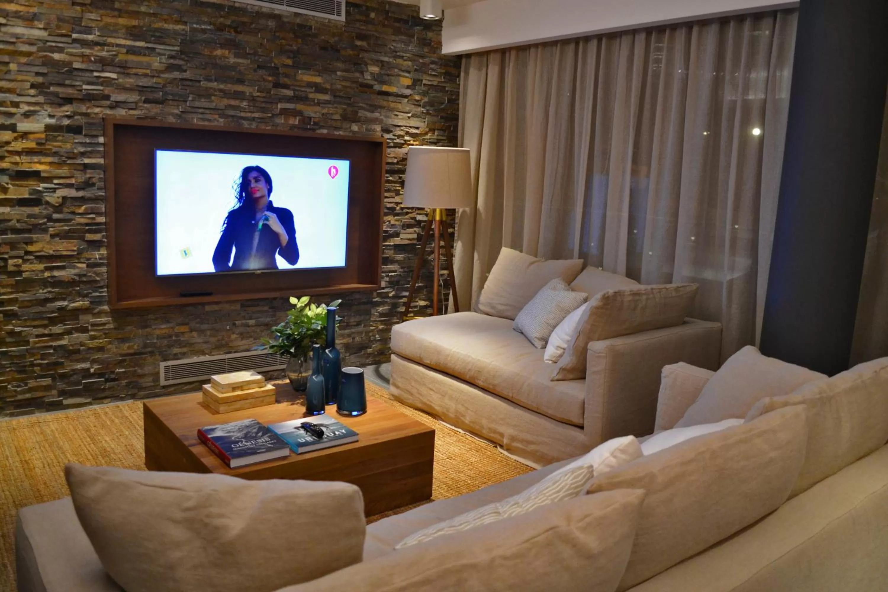 Communal lounge/ TV room in Cottage Puerto Buceo