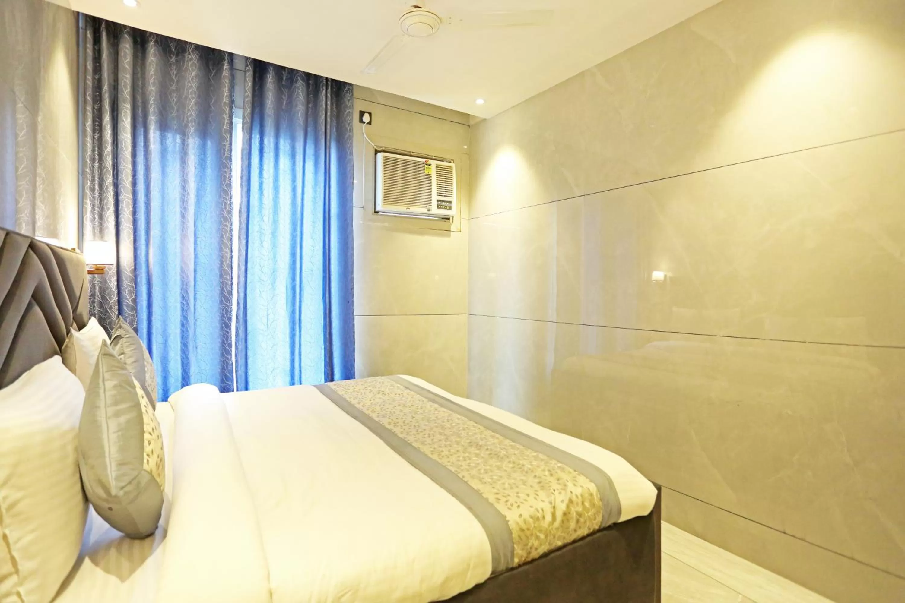 Bed in Frankstay By Hotel Preet in 05 mints walking Distance Nizamuddin Railway Station