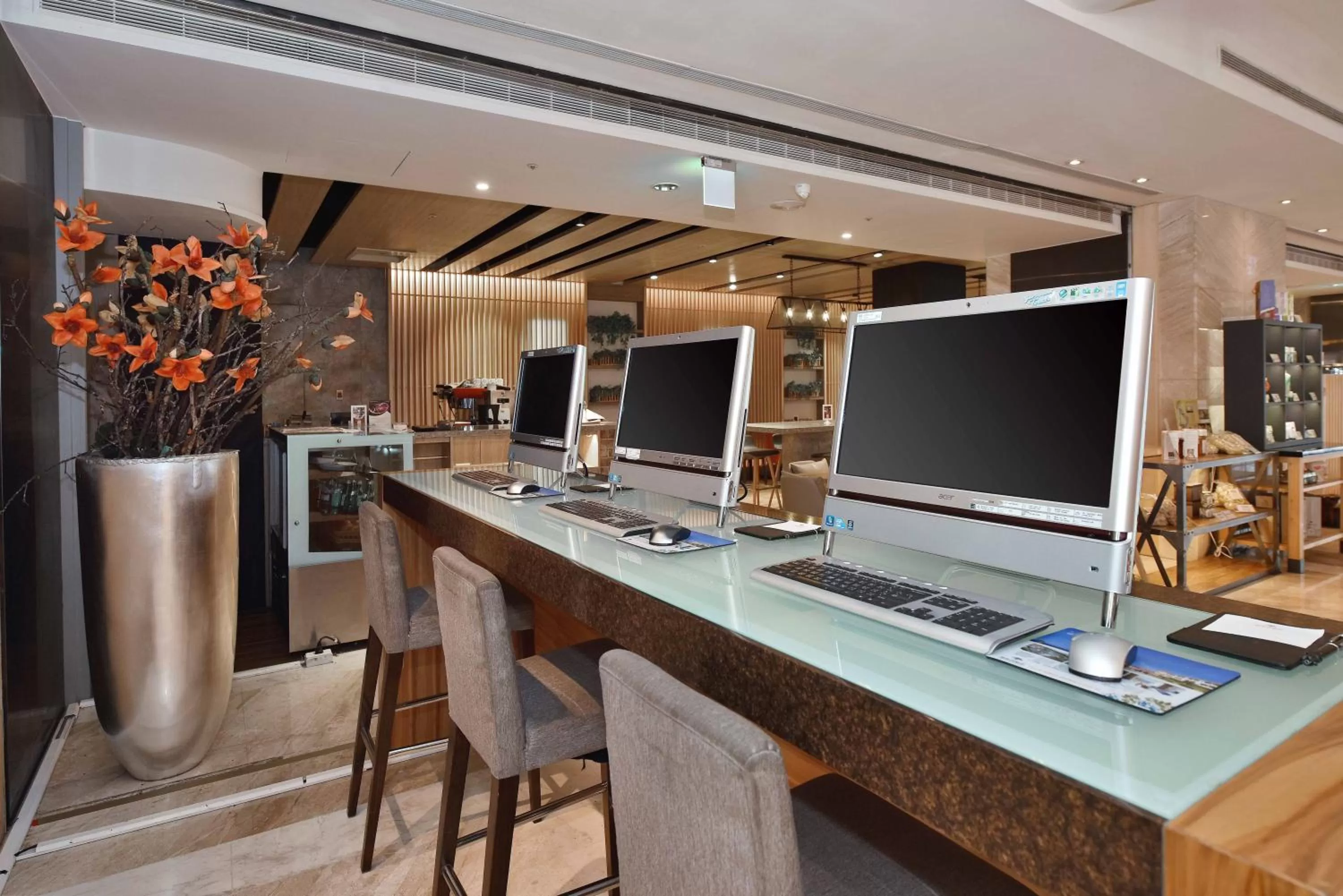 Communal lounge/ TV room in Fullon Hotel Kaohsiung