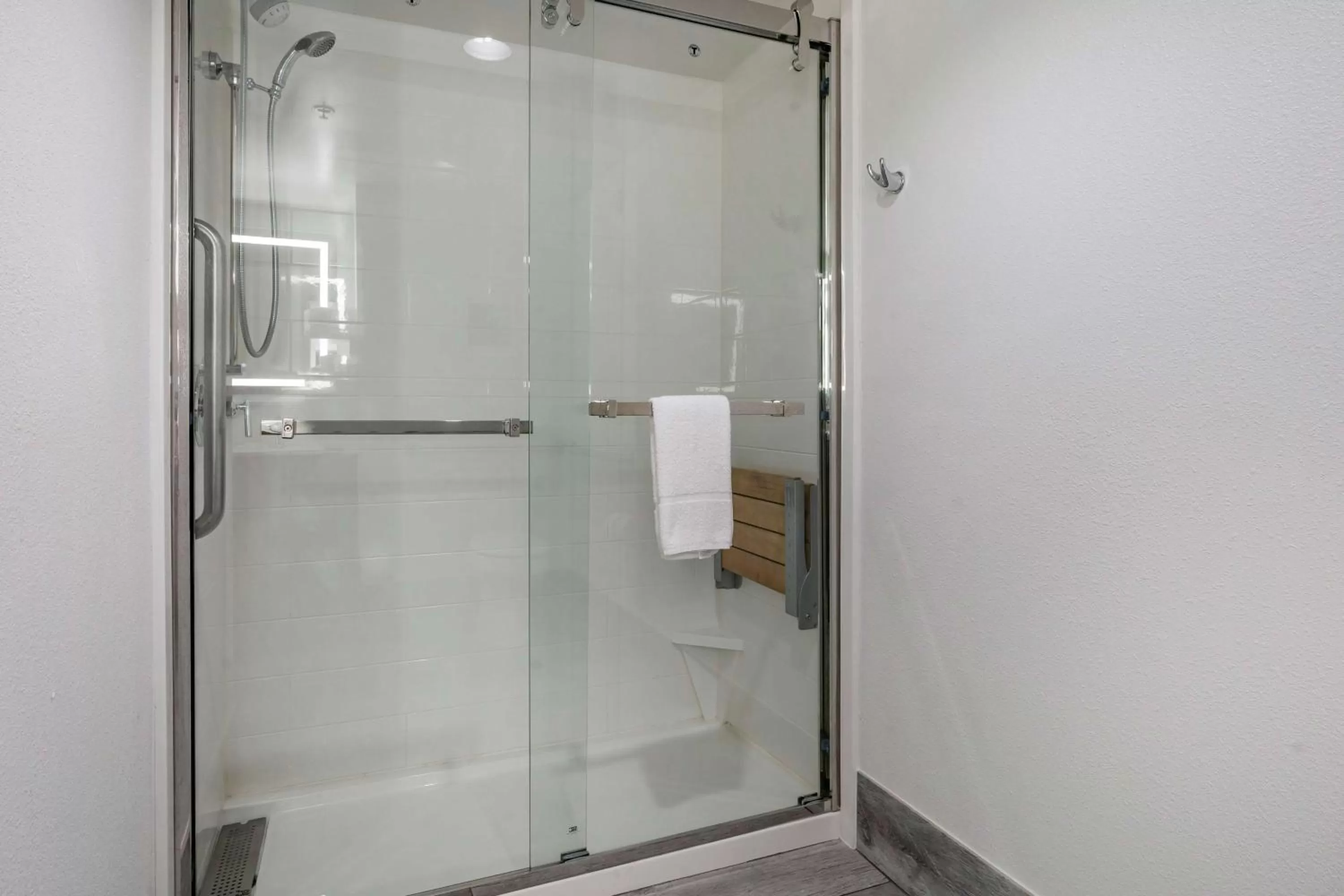 Bathroom in Hampton Inn & Suites Louisville East