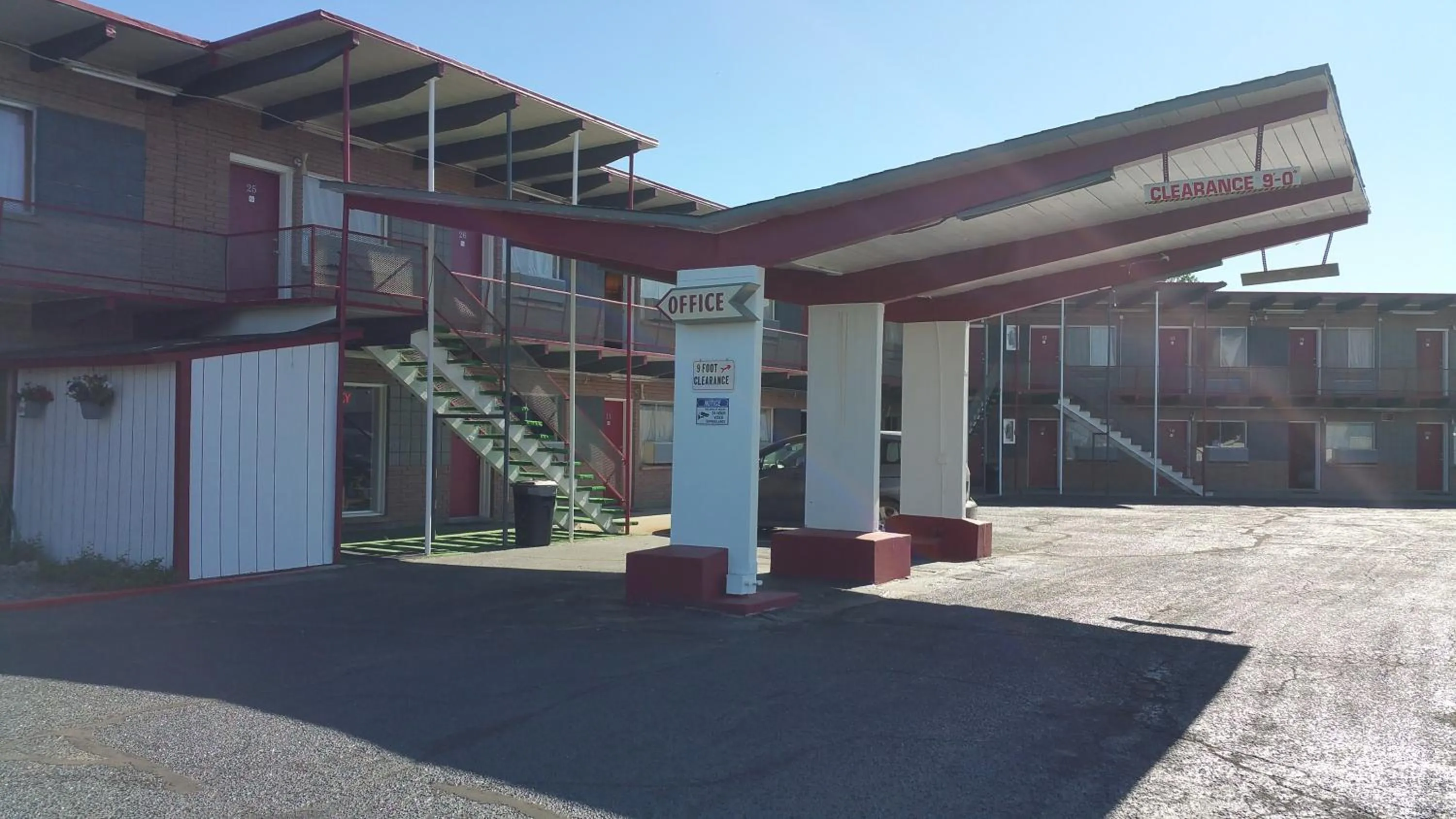 Property building in Thunder Bird Motel