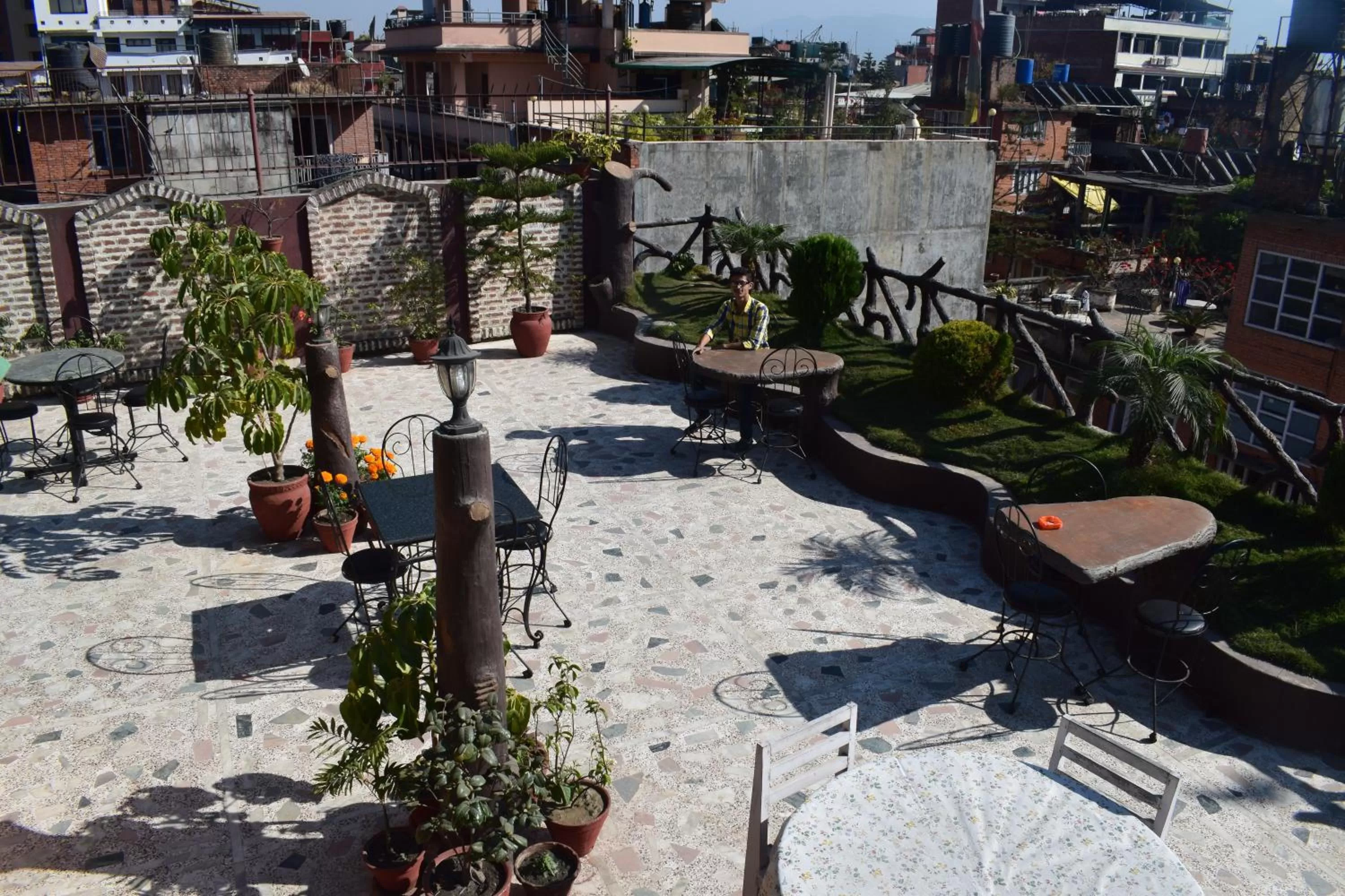 Restaurant/places to eat in Hotel Family Home