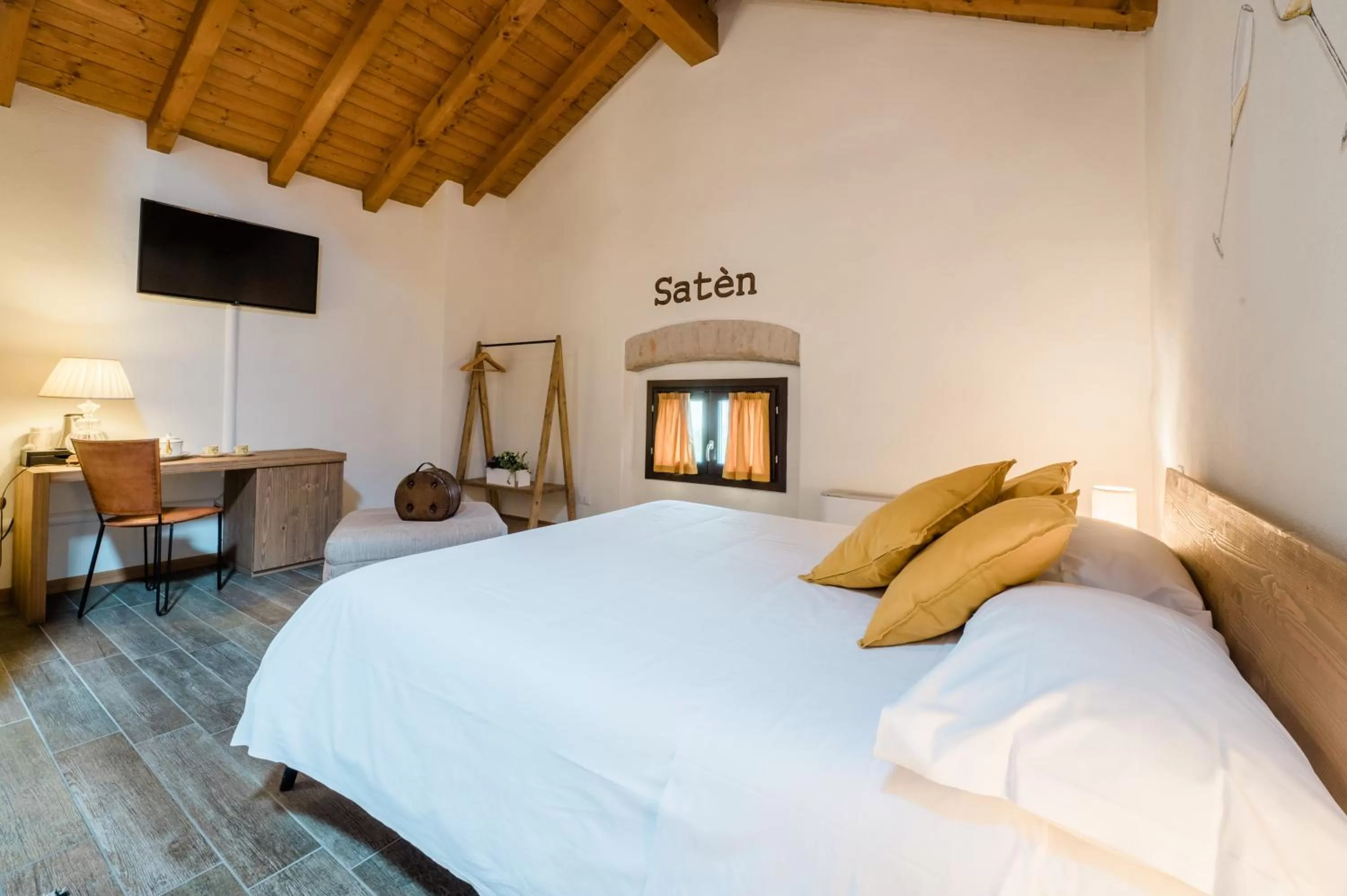 Photo of the whole room, Bed in SMART San Martino