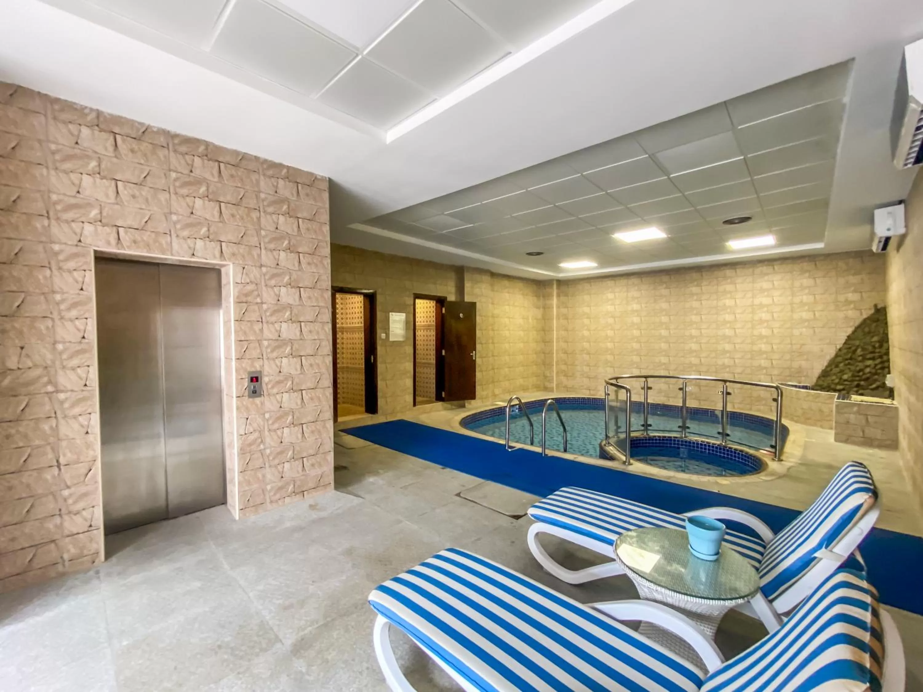 Swimming pool in Mirage Bab Al Bahr