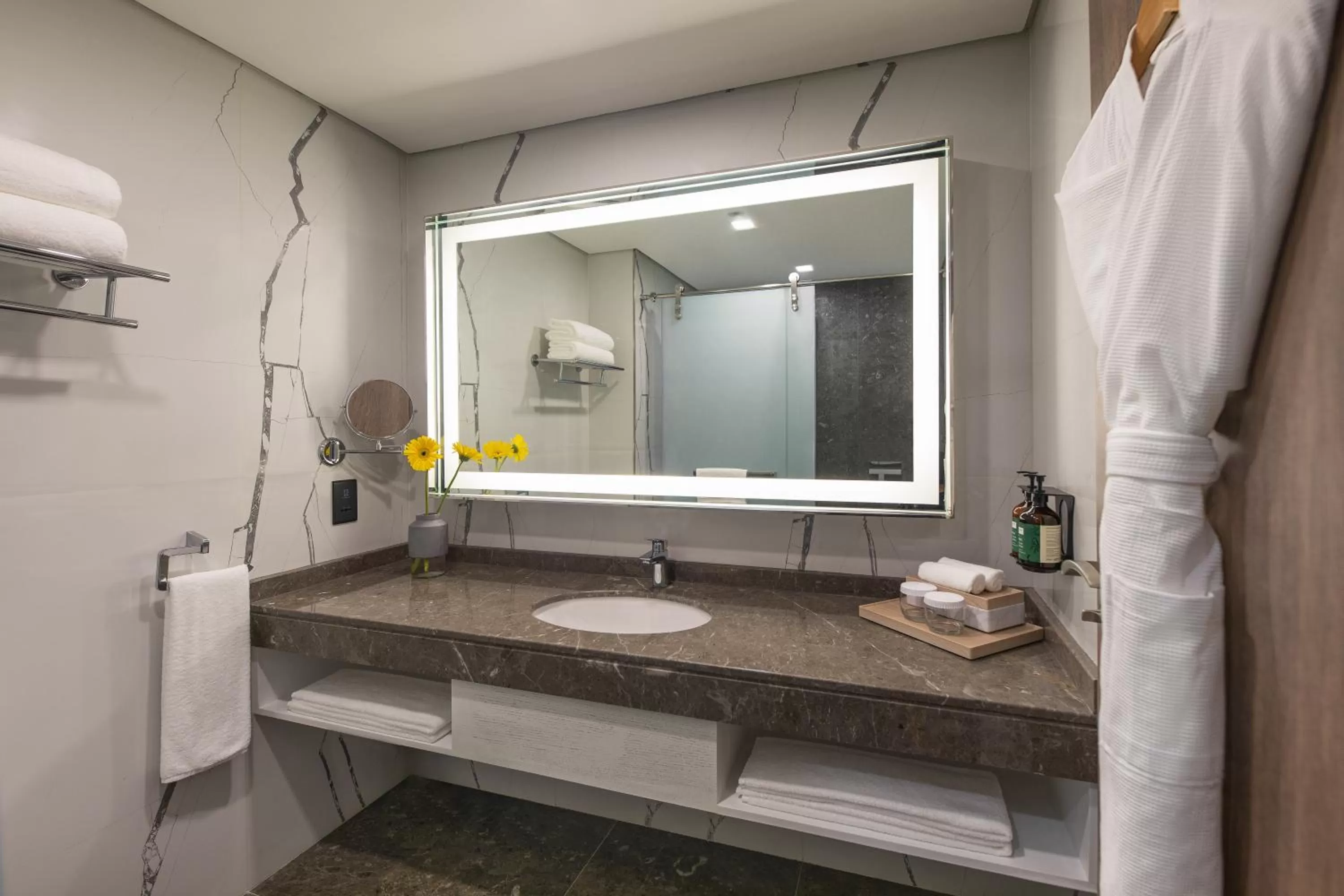 Shower in voco Dubai The Palm by IHG